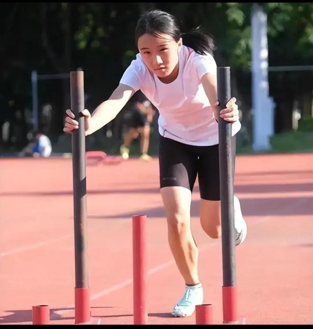 陈妤颉为什么只参加亚锦赛200米，而不是100/200/4*100同时参加呢？很