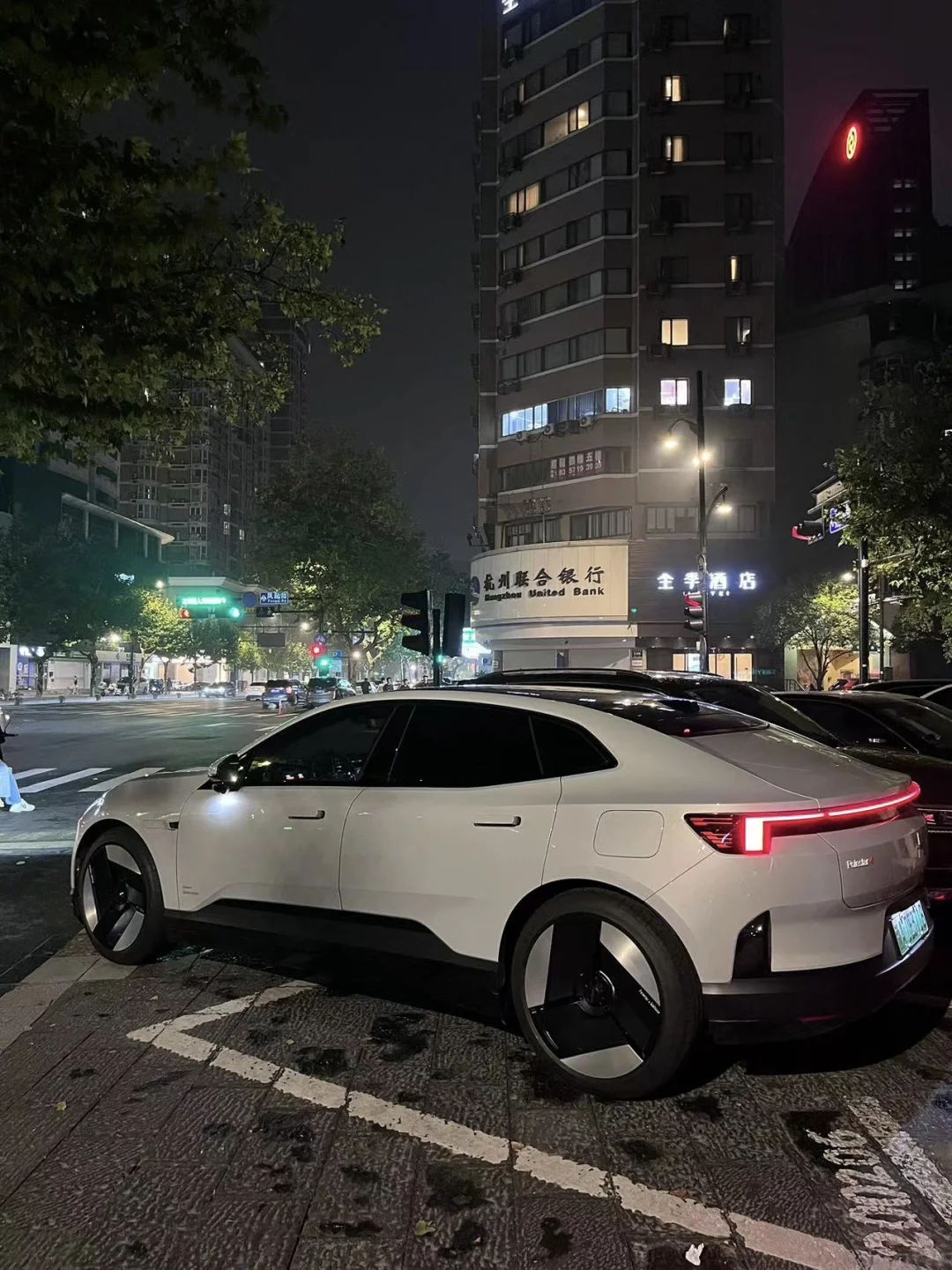 insitons x polestar4