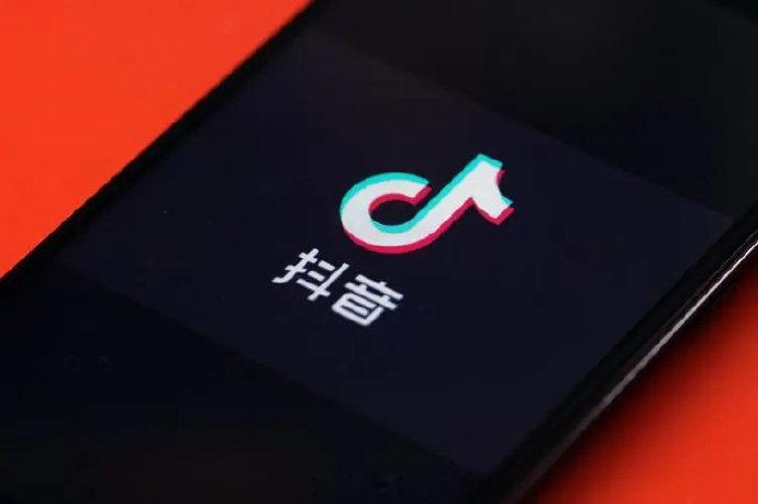 【抖音辟谣与腾讯互怼卖猪食抖音副总裁辟谣腾讯字节起争执】 近日，有传言称字节跳动
