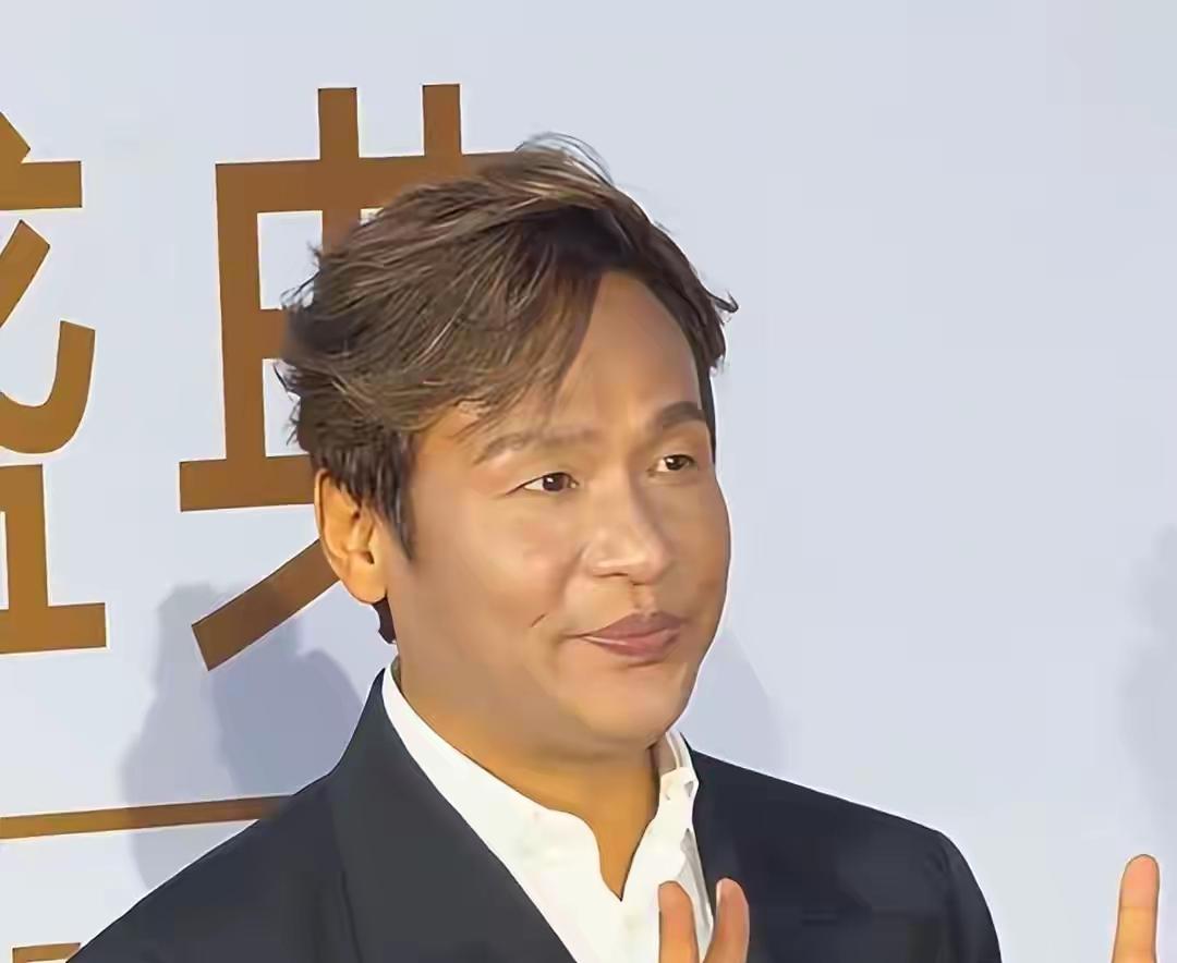 宋小宝胖的走不动路了吧？
这很久没有看到宋小宝了，这如今的状态，我都震惊了。
在