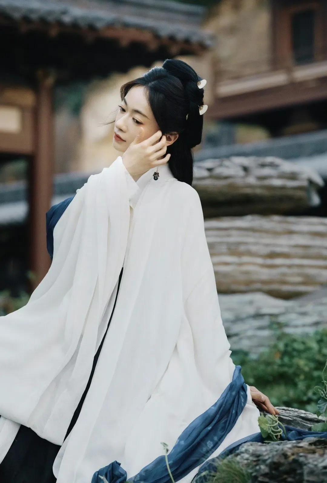 吴谨言新剧《墨雨云间》古装造型好美，氛围感绝了！希望以后的古装剧都按这个标准卷起