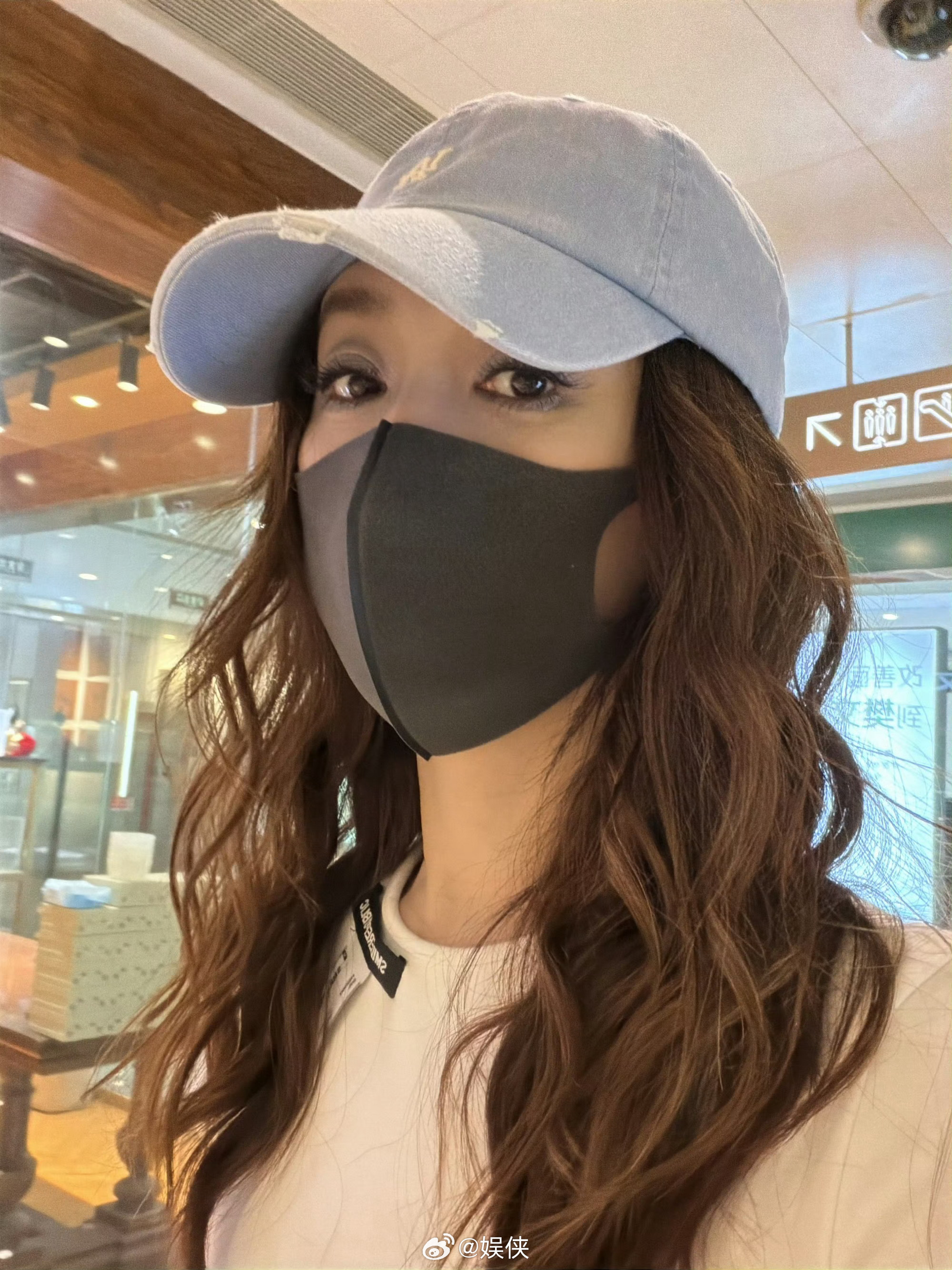 贺峻霖教李小冉鼻子交叉魔术贺峻霖鼻子交叉魔术出现人传人的现象 你好星期六超前看点