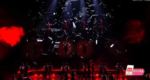 DNA组太牛了本来以为很难再有出圈神级舞台，没想到DNA带来巨大惊喜，强弱分配合