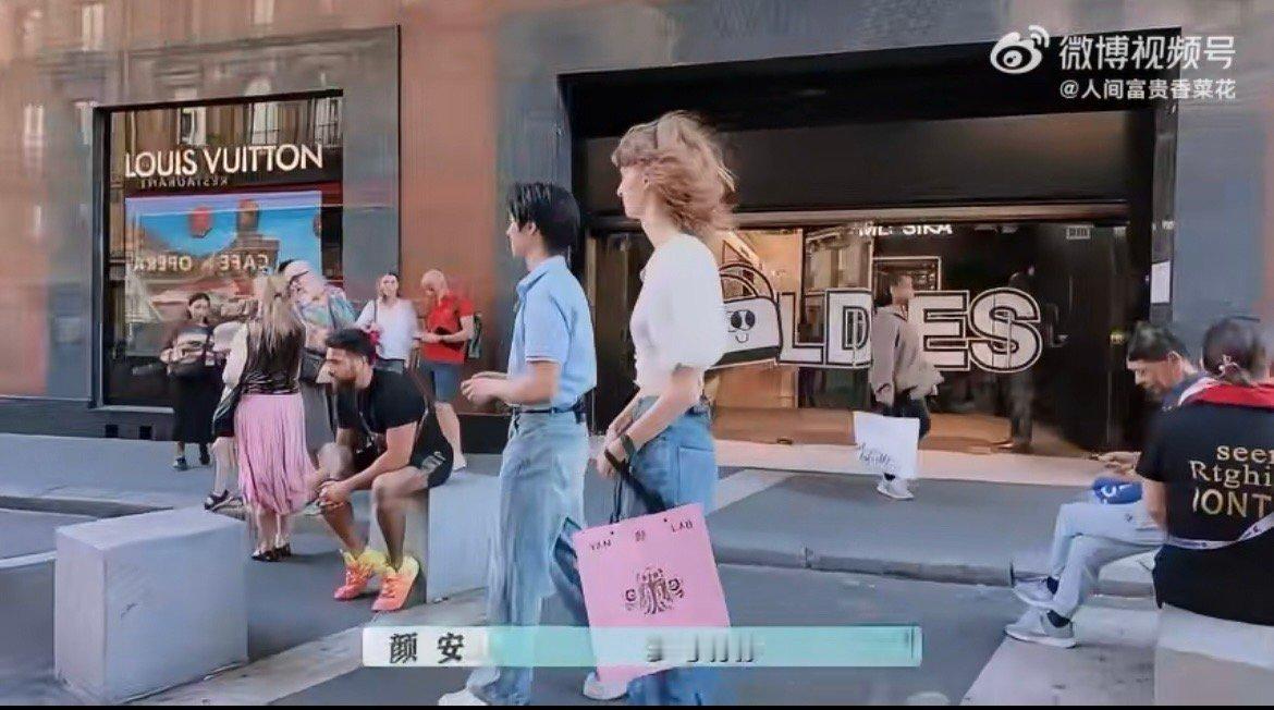 颜安魅力收获阿姨粉 巴黎街头的惊喜互动太戳人！颜安和阿诺全力推广国货时，用阳光态
