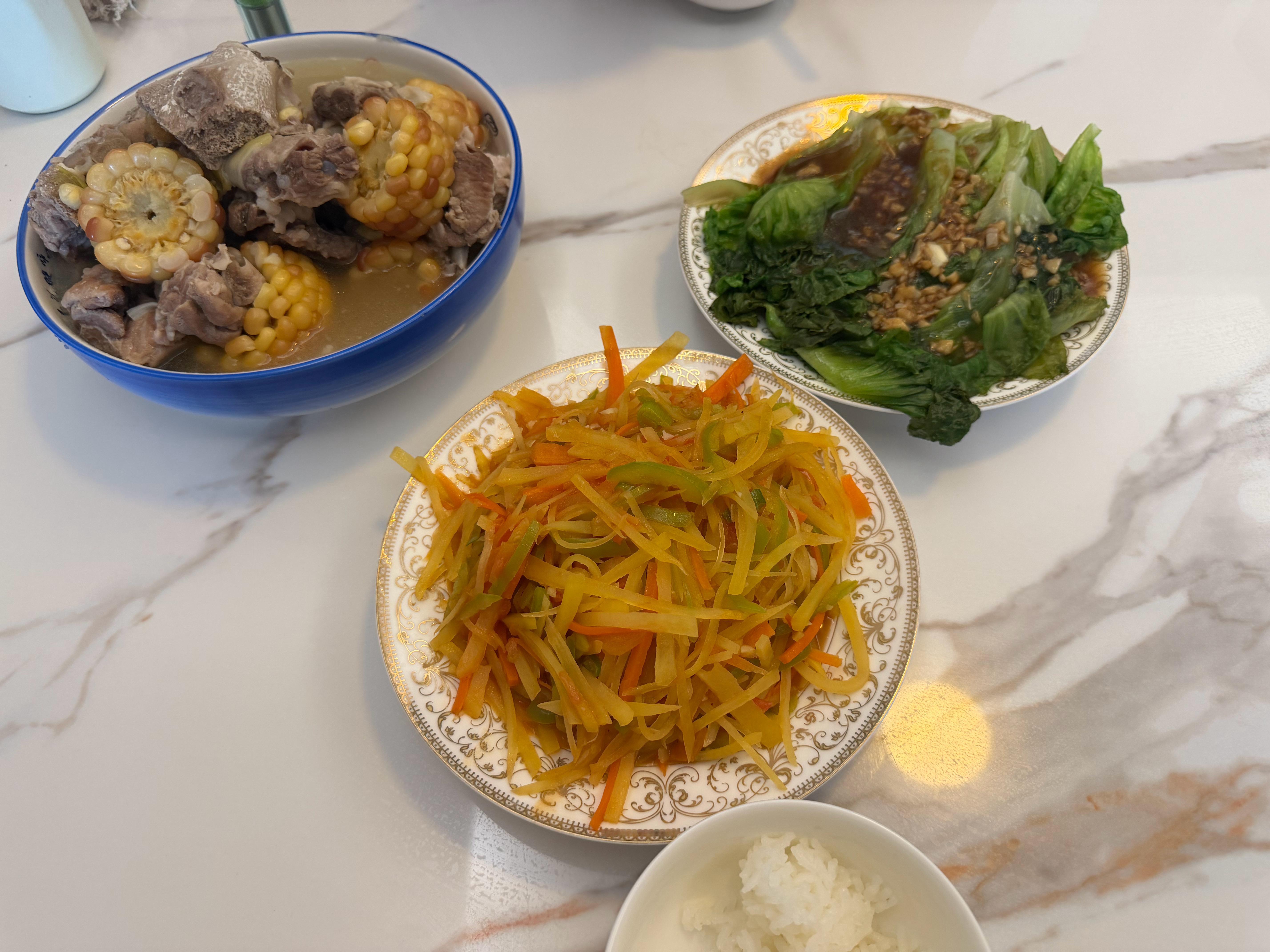 我们现在的早餐就是这么营养均衡 ​​​