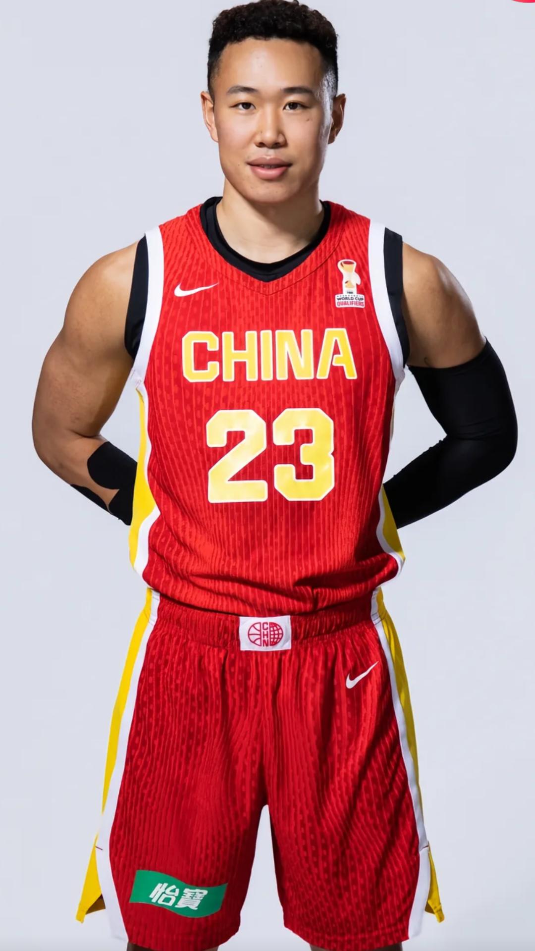 【中国男篮后卫贺希宁更新社媒，配文到:感谢大家这个夏天一路以来的支持和陪伴，你们