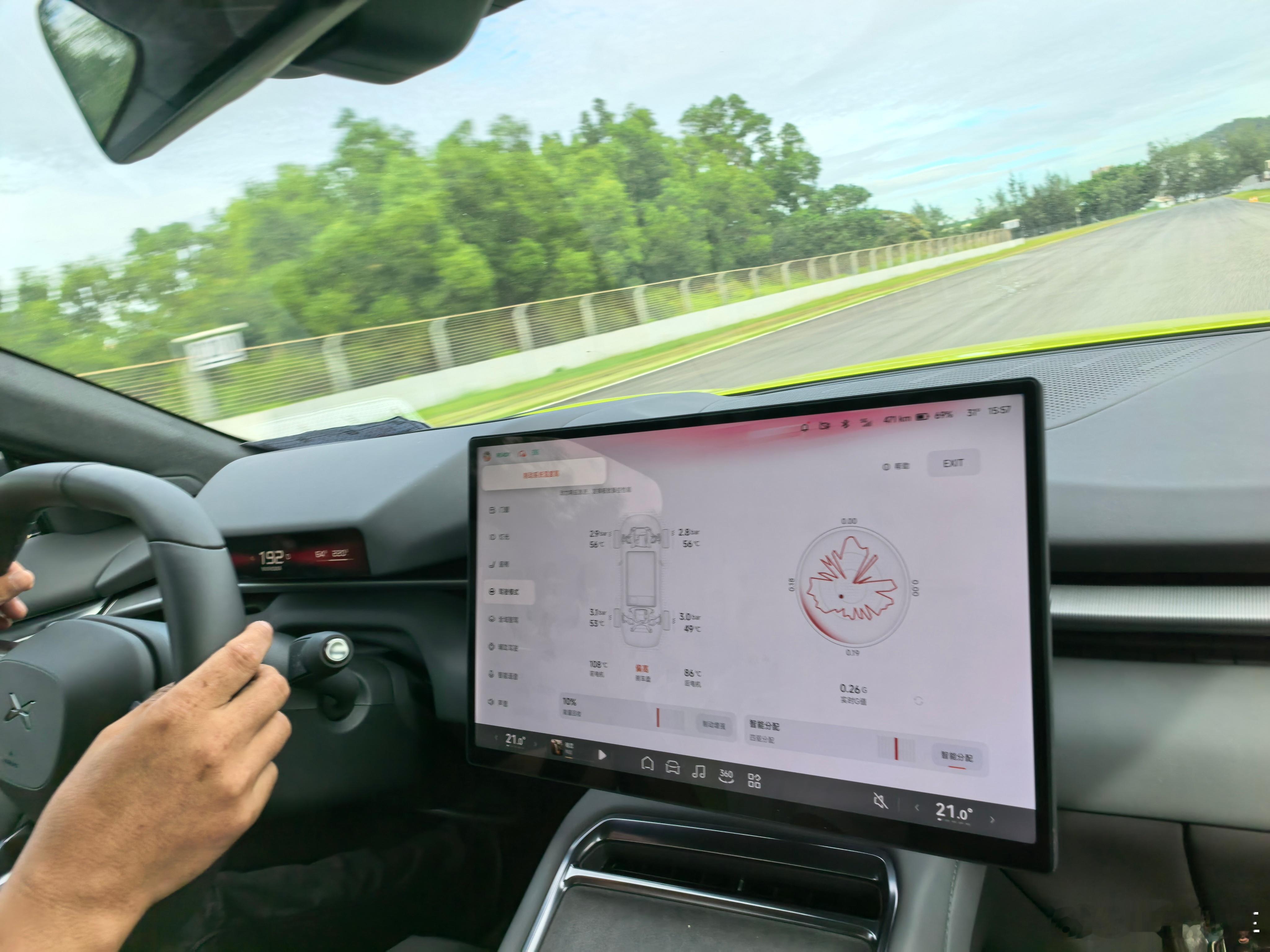 今天在金湾体验了一把超过200km/h的P7，刺激~~小鹏P7赛道嘉年华小鹏P7