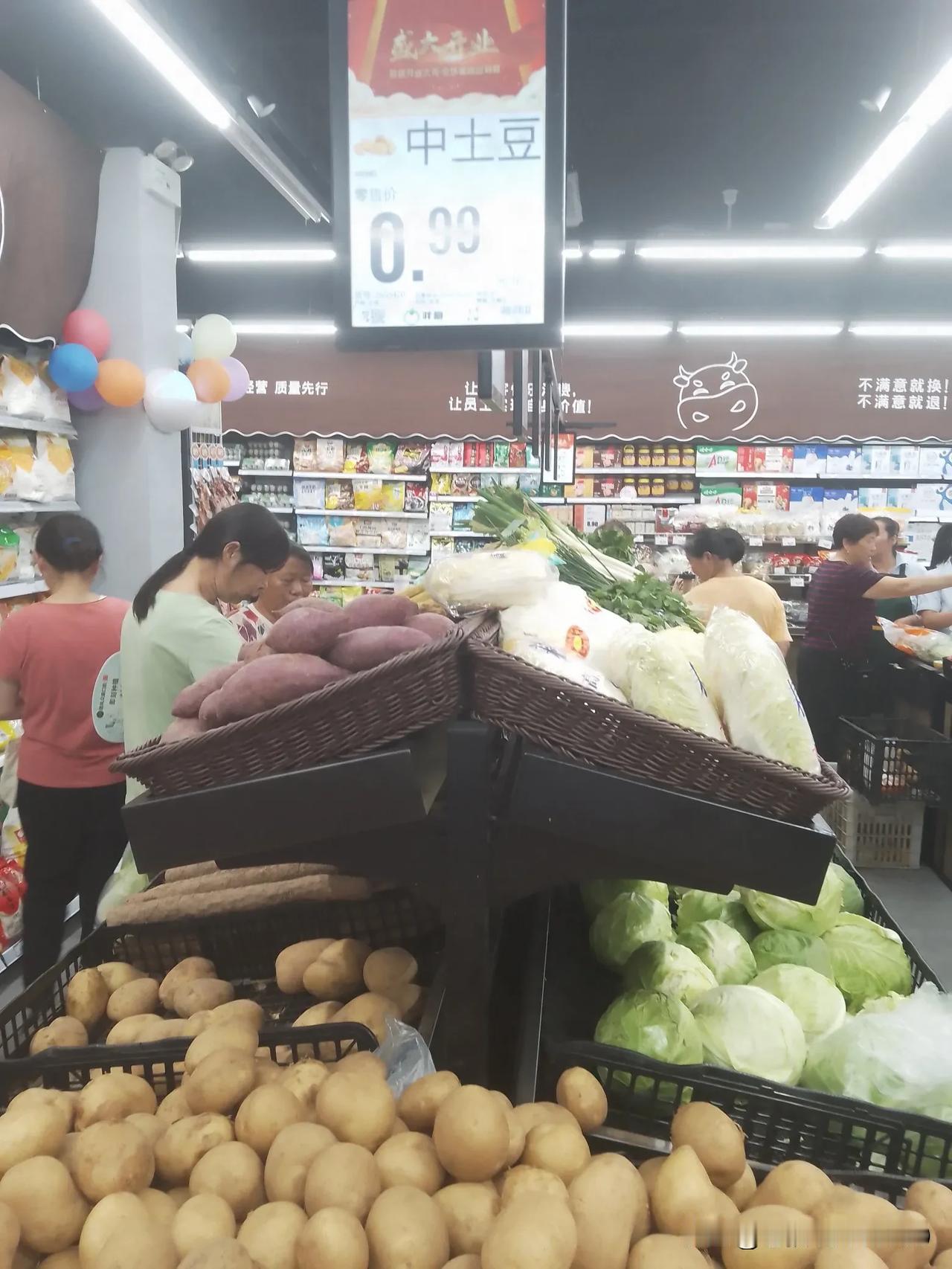 今天，黄冈市黄商集团团风县黄商新超市开业，商品优惠价三天。这已经是黄商集团在团风