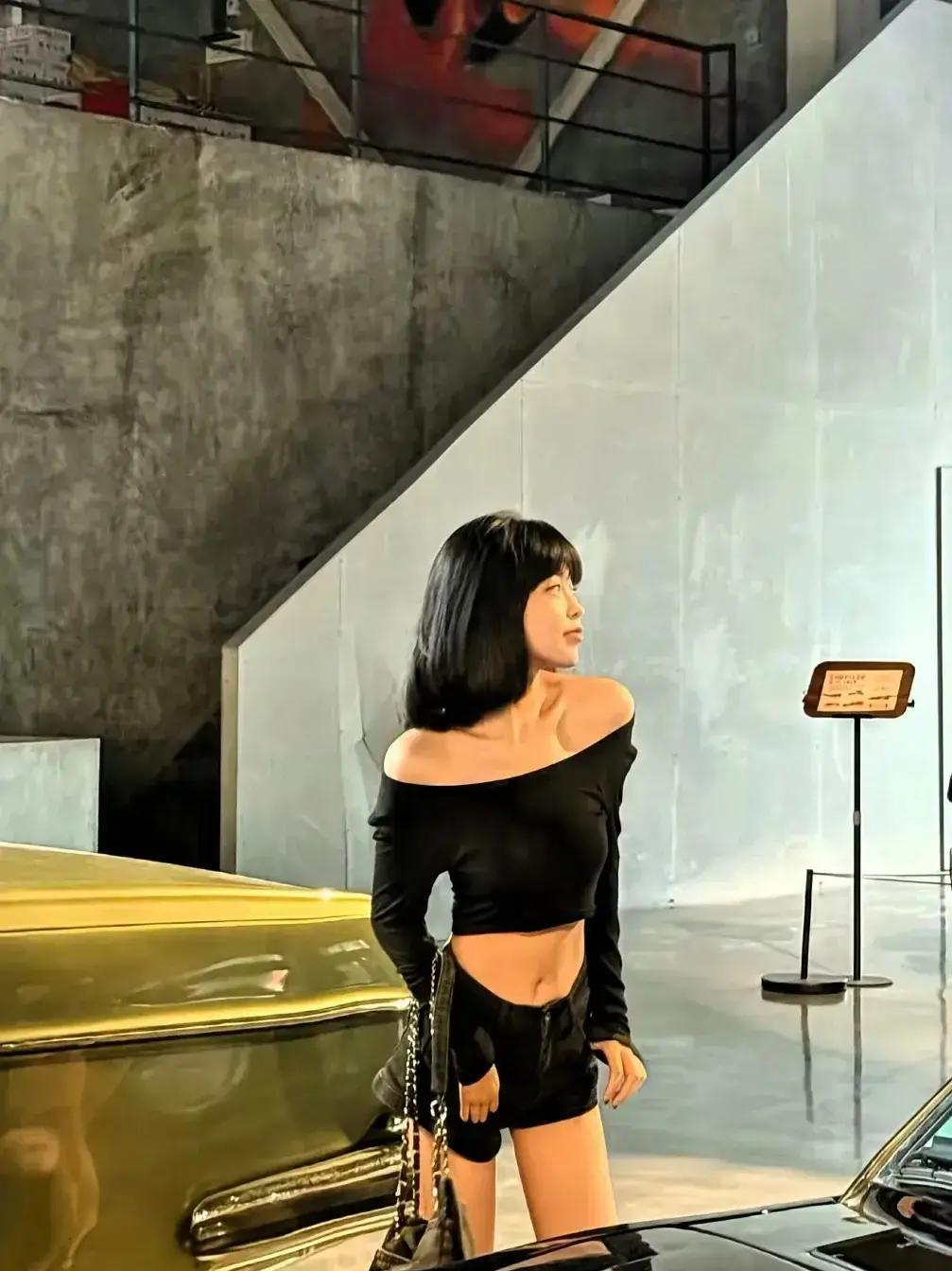 4.1万粉变5.3万，她却开始掉粉12%
 
三天前，抖音把“小肉”推上热搜。网