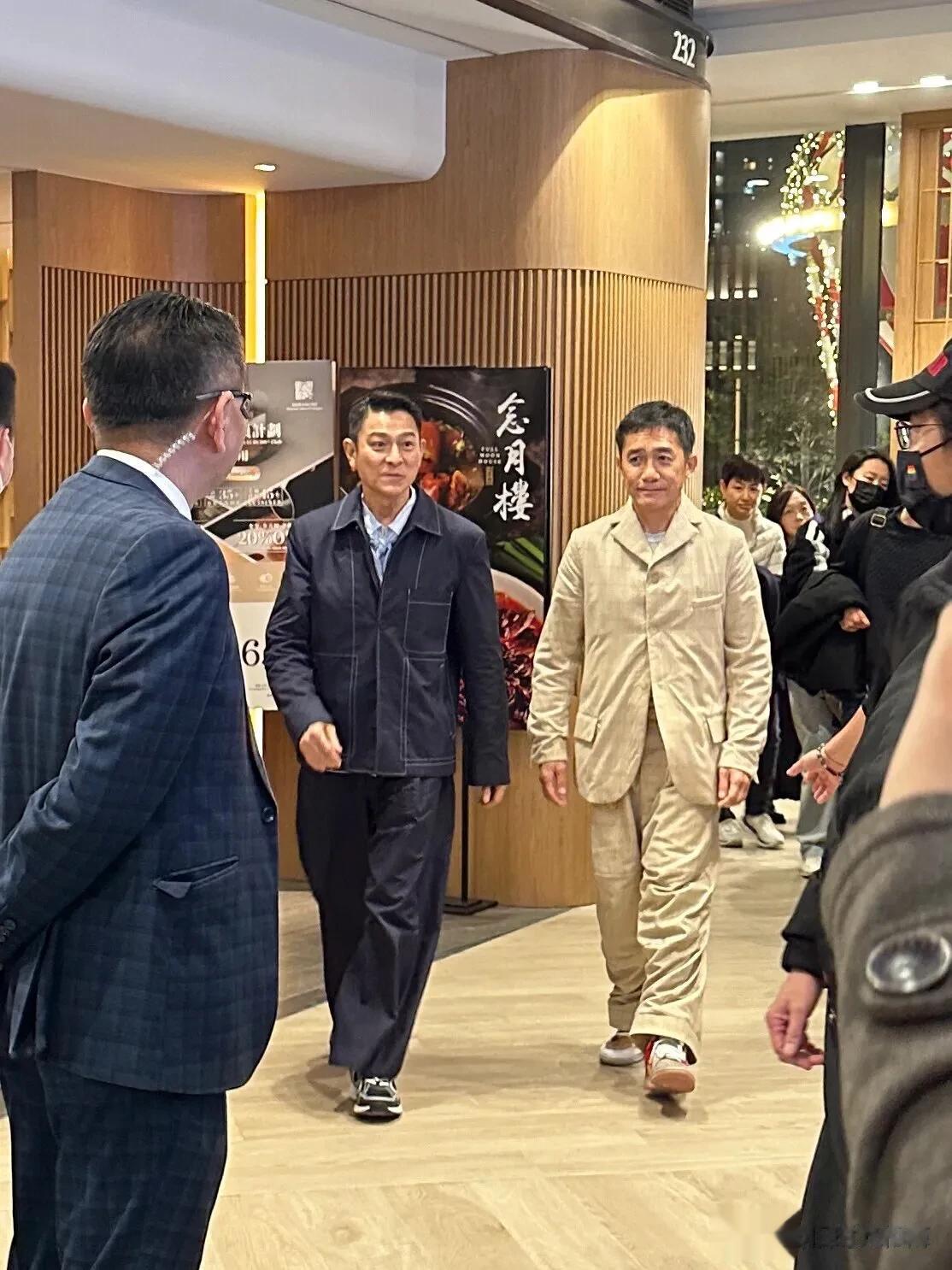 梁朝伟说：华哥，你走慢点，等等我[笑哭]

昨日，两位华语影坛巨星刘德华与梁朝伟