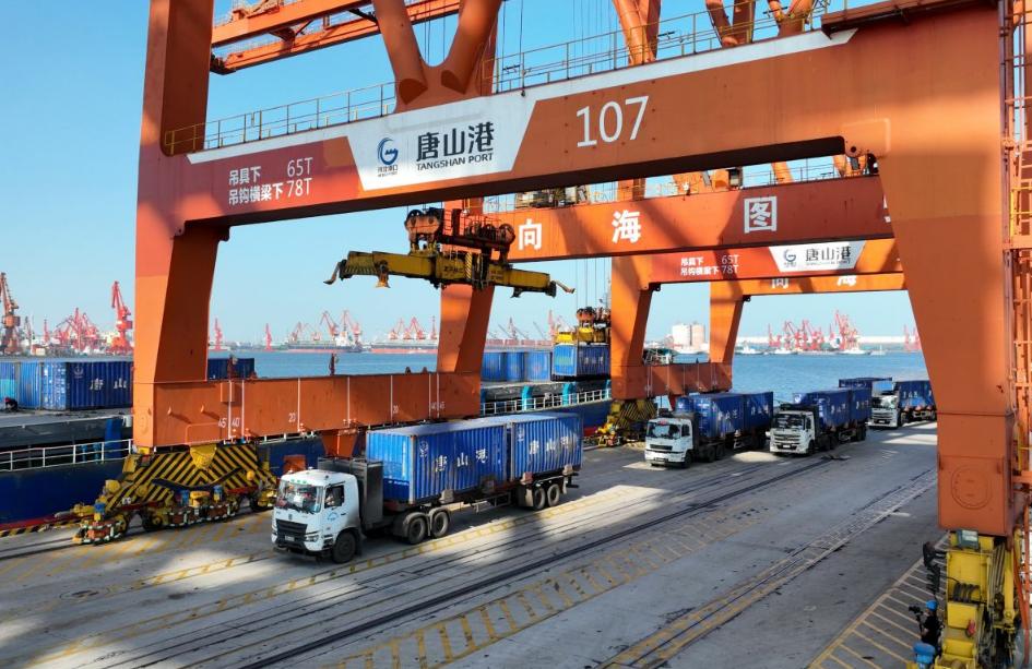 中国电动重卡注册量暴增！5年逆袭柴油车，德国0.4%占比遭碾压
 
11月29日