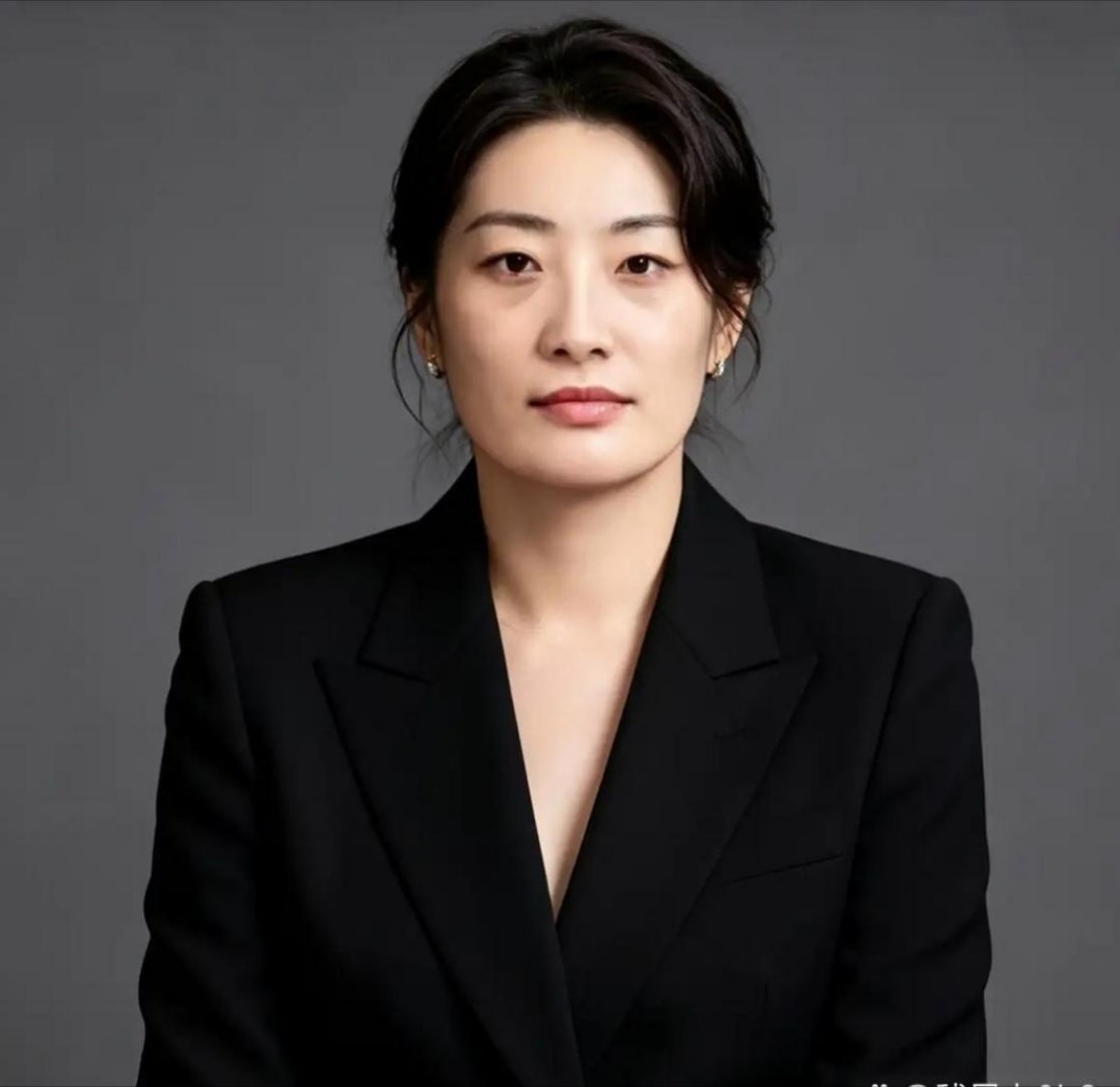果然姜还是老的辣。我问我妈：“宗馥莉宁可18亿资产遭到冻结，也不愿把利息分给弟弟