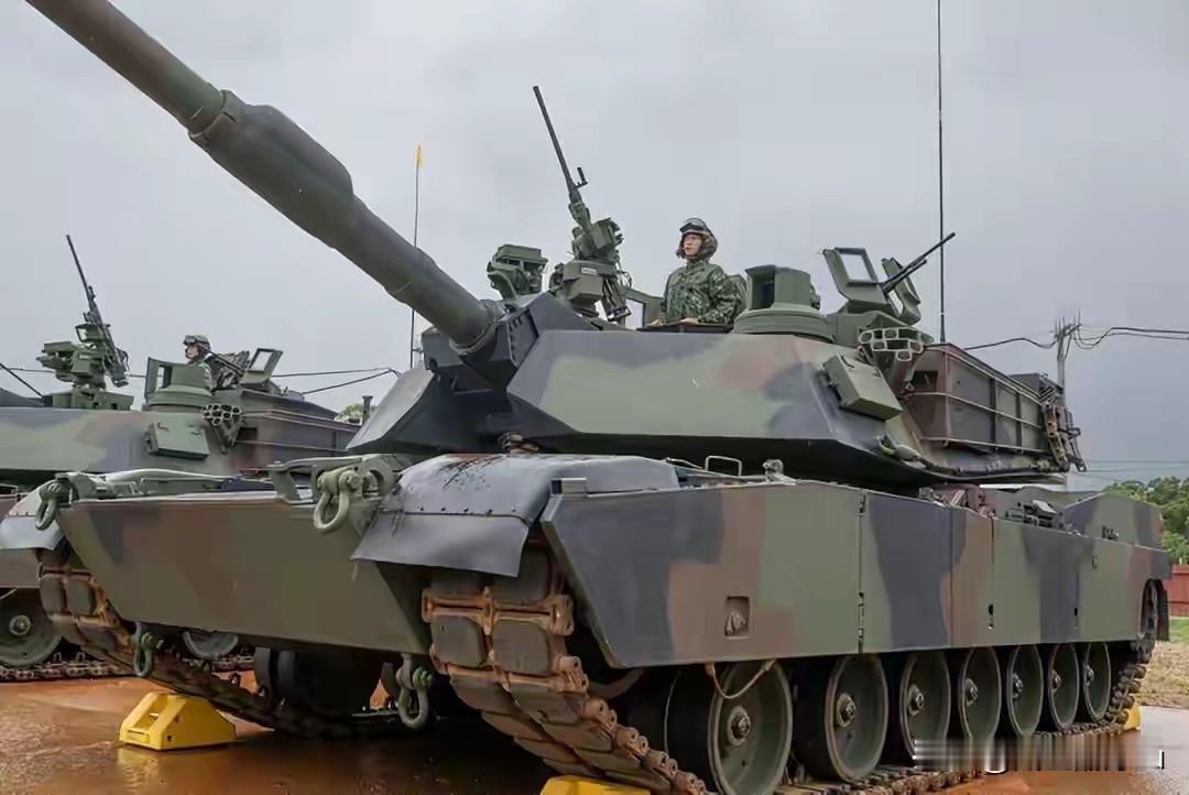 台湾当局难道不知道坦克在没有制空权的情况下就是一堆废铁吗？台军肯定知道，俄乌战争