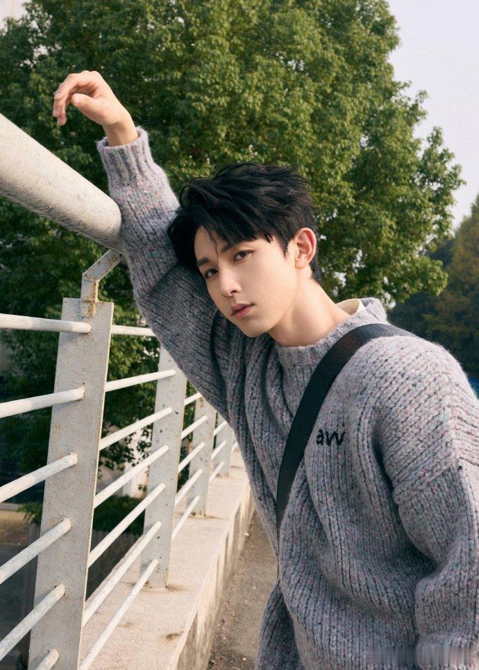 郭俊辰纯里带疯郭俊辰的纯里带疯直接绝了，剧里剧外的反差感，果然一个好演员可塑性好