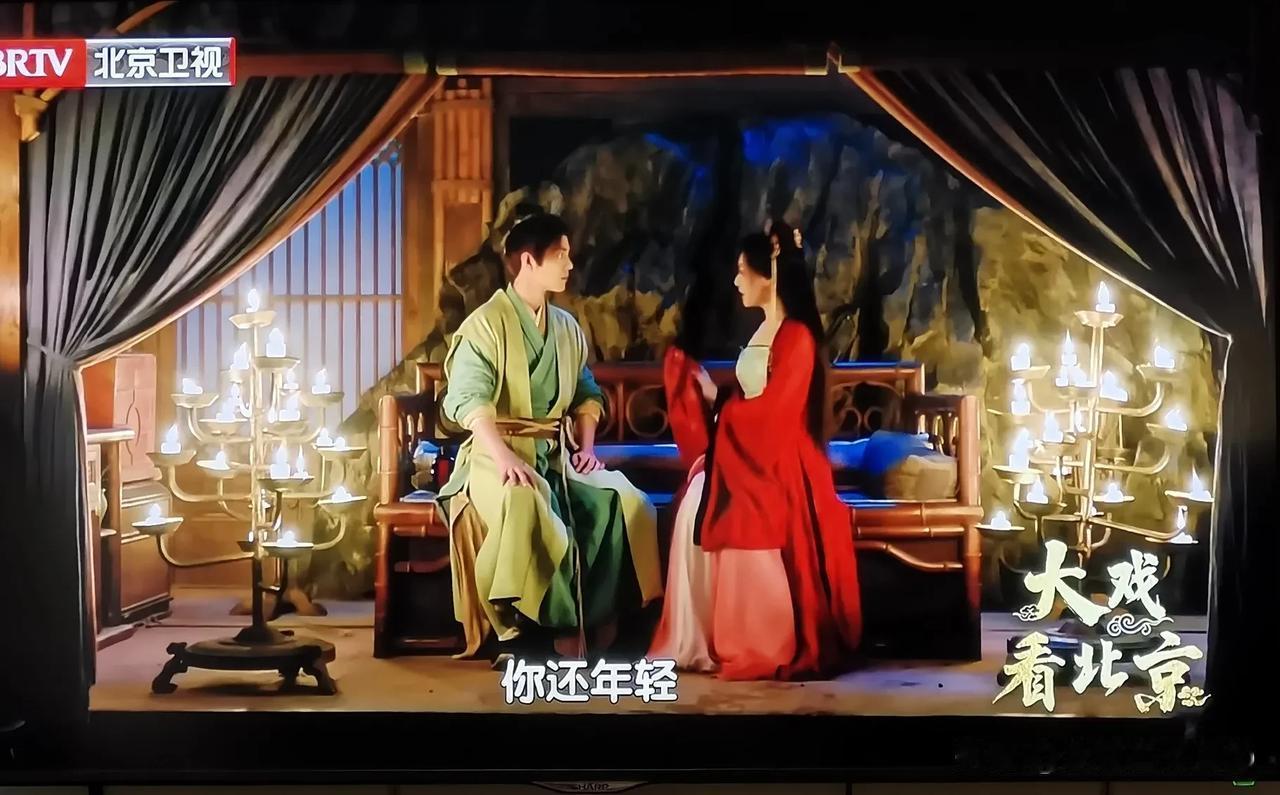 三师父教藏海：瞎子算卦两头堵。
这三师父漂亮没的说。但教徒弟的话让人不知所云。既