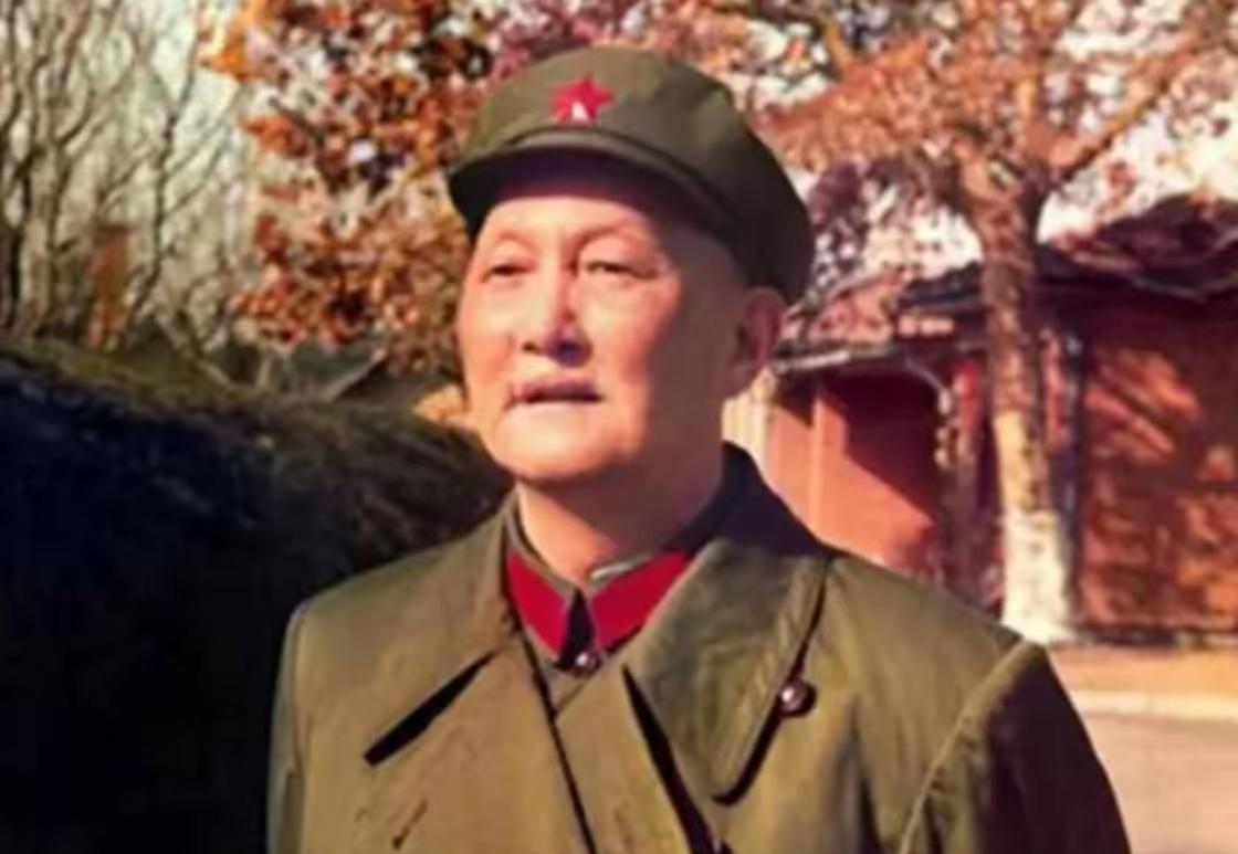 1960年，洪学智担任吉林农机厅厅长。在他受到不少人刁难时，有两位下属伸出援手，