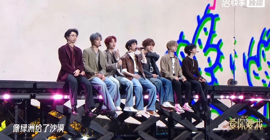 这个画风我真的没招了，一群年轻商务风里混了一个老钱严浩翔进来