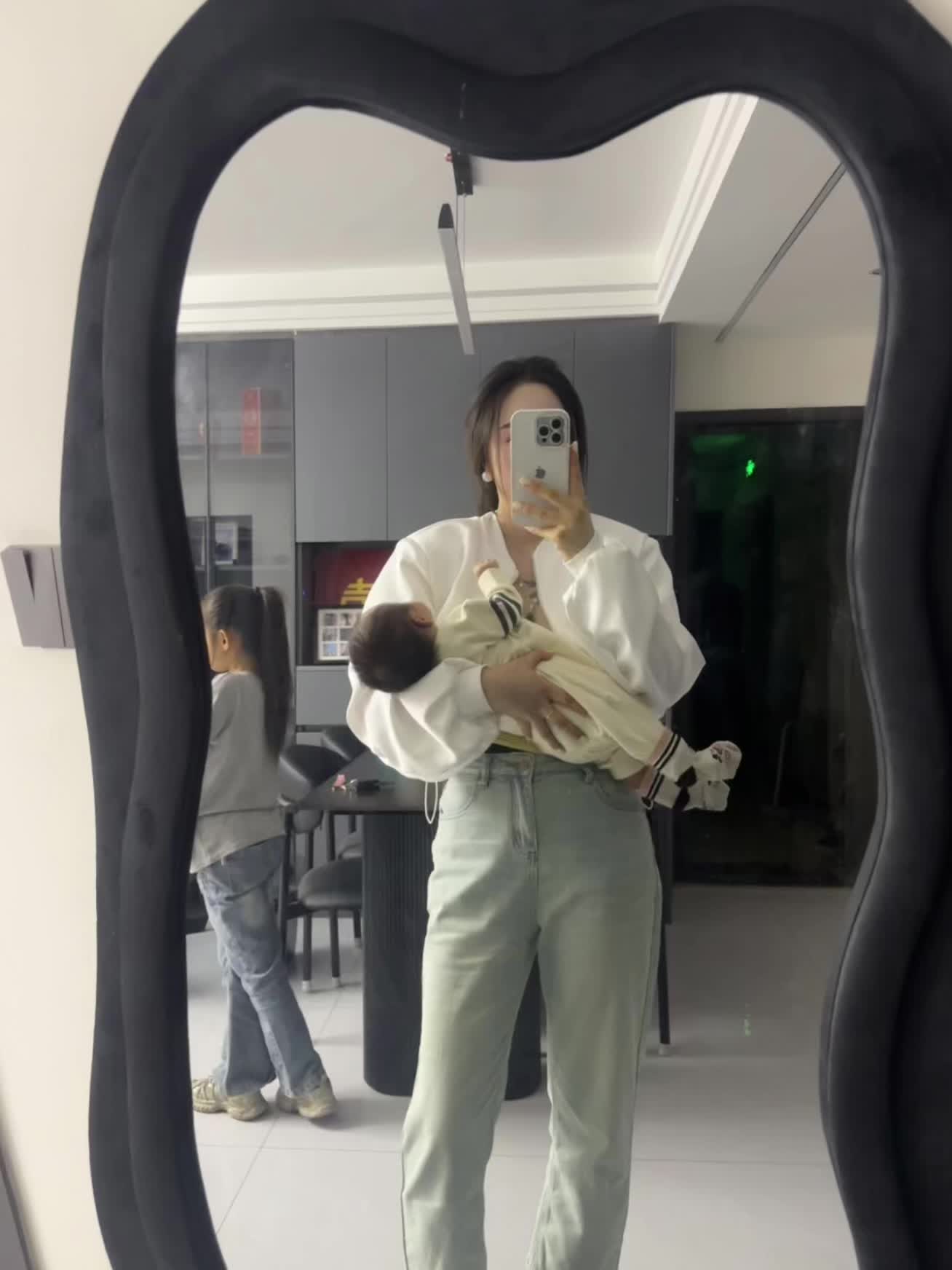 后来啊我们学着妈妈的模样生活照顾自己的孩子，怀孕时候说生完了想怎么睡就...