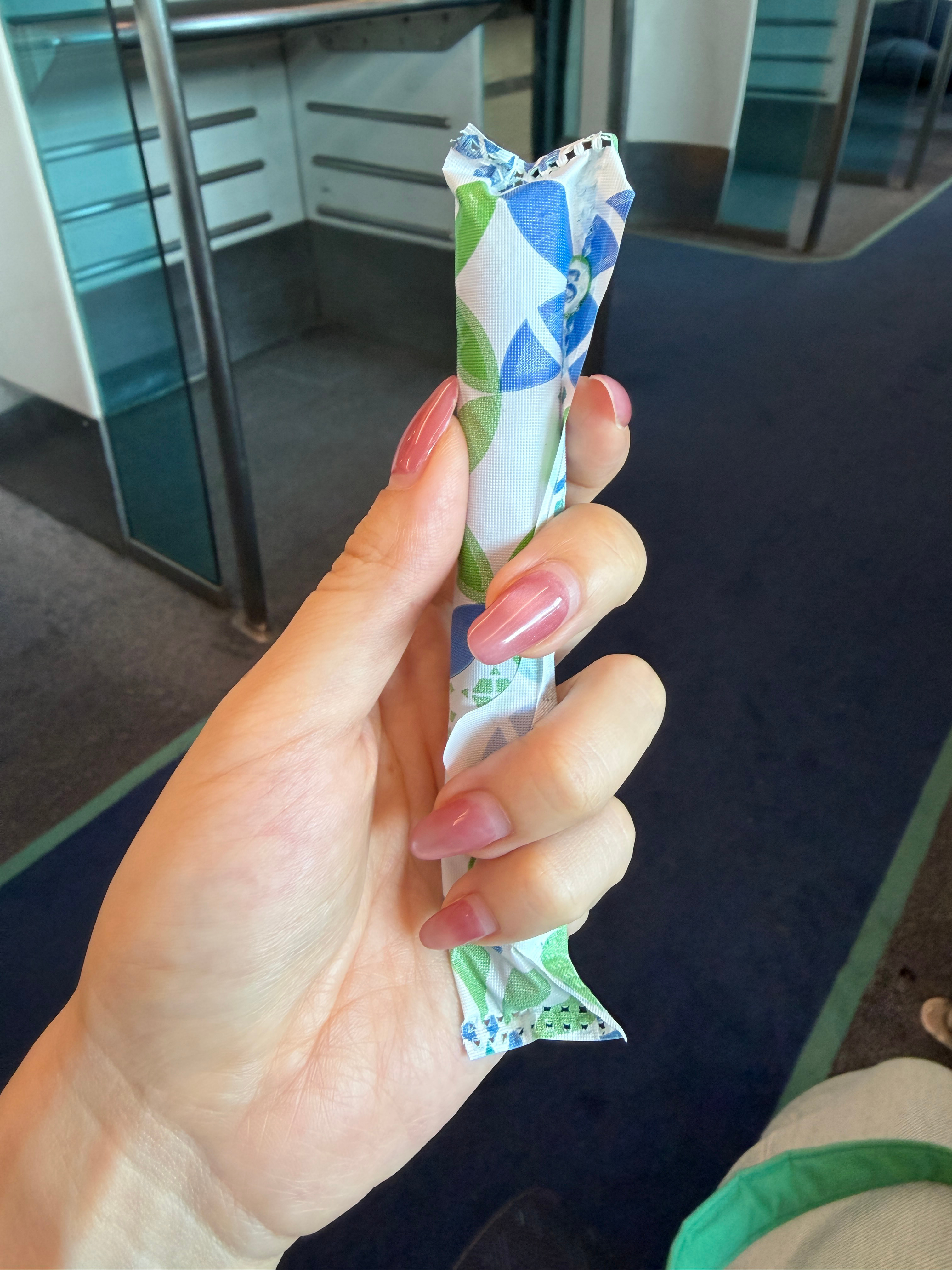 戒断反应hhhh环大陆真是要慎重，我让蟹老板帮我装下棉条，我看他拿着我的棉条，下