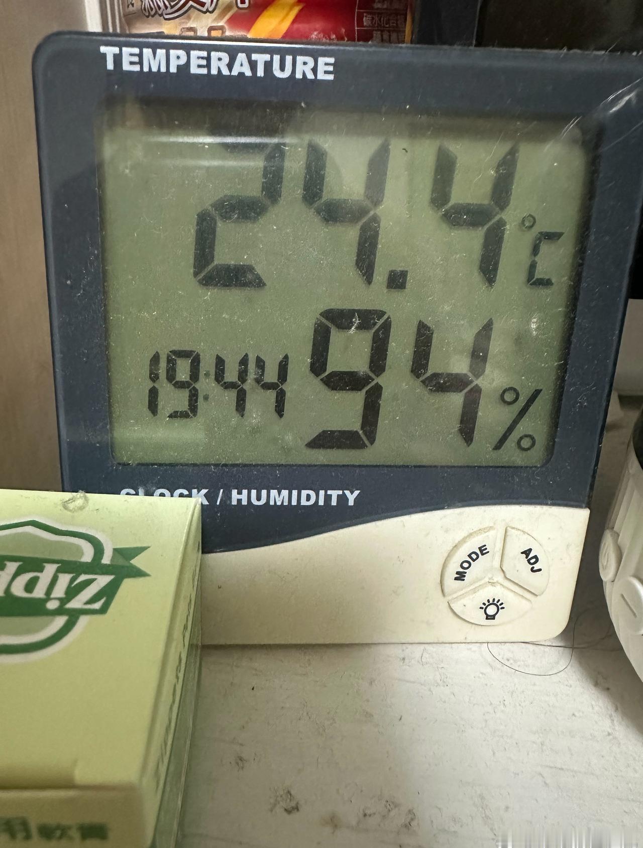 谁来感受南方的回南天？
湿度94% 干脆直接100%得了[融化] ​​​