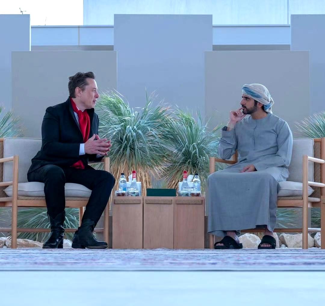 🇦🇪12月21日，迪拜王储哈曼丹会见埃隆·里夫·马斯克，王储和马斯克同志讨论