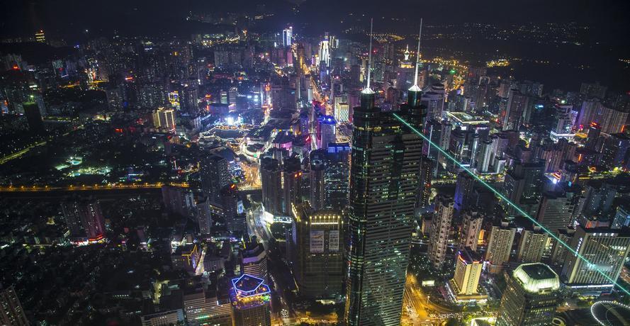 深圳市作为中国改革开放的前沿城市，以其独特的地理位置、发达的经济和先进的科技而闻