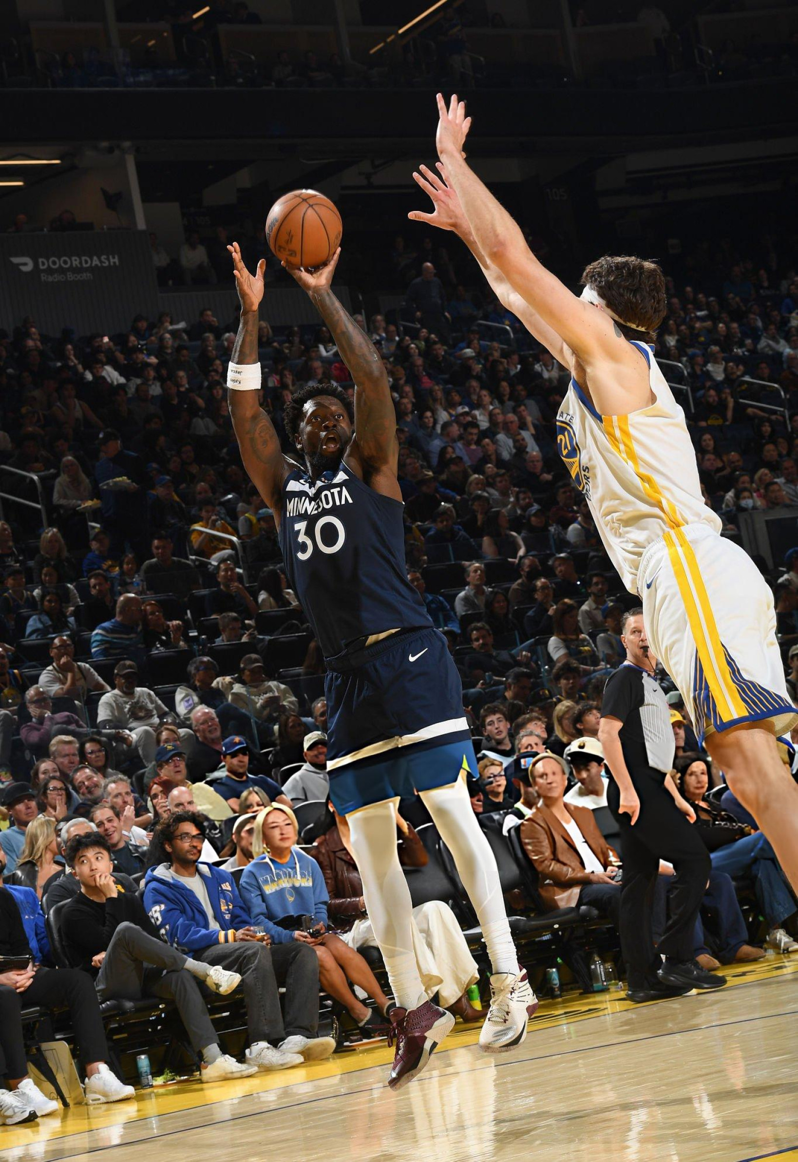 Julius Randle 今日穿着专属的 Skechers SKX Reign