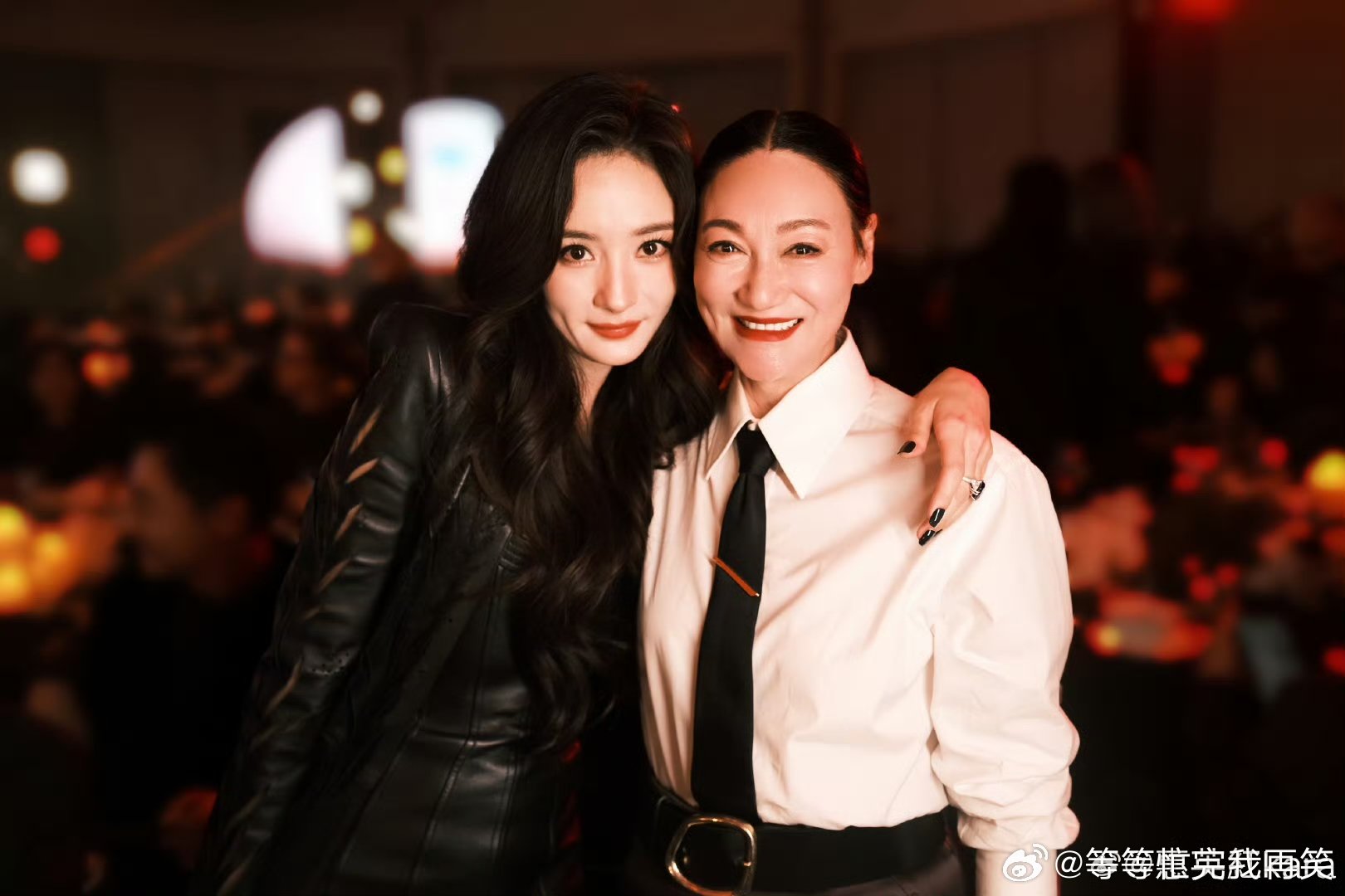 杨幂[超话]惠英红为杨幂庆生惠英红零点发文为杨幂庆生惠英红卡点晒合照为杨幂庆生，