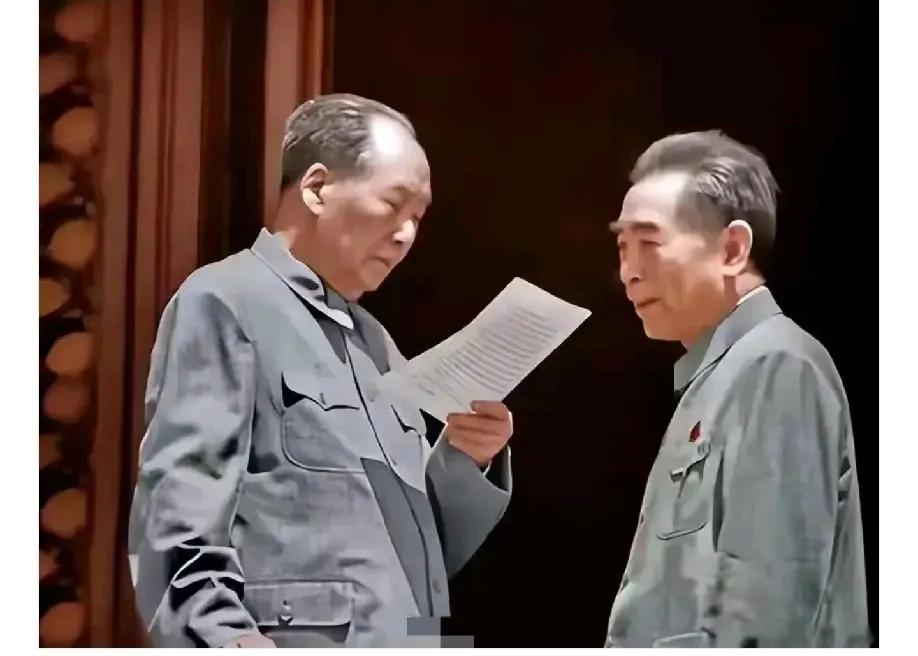 《浪淘沙·咏毛主席》
浊浪几重天？谁挽狂澜？
秋收星火势燎原。
赤水用兵惊鬼神，