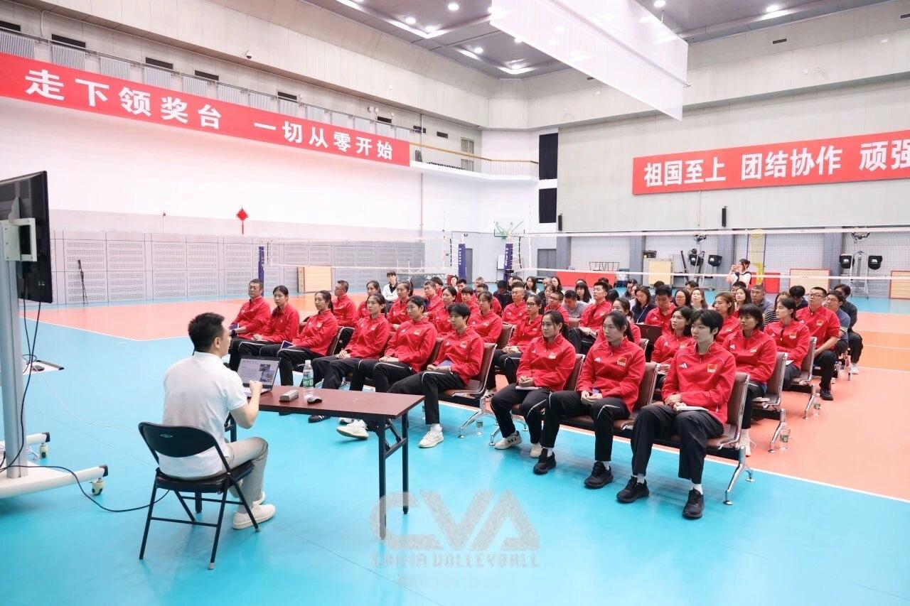 【运动员应该树立怎样的政绩观？ ——中国女排上好一堂专题课】为深入开展树立和践行