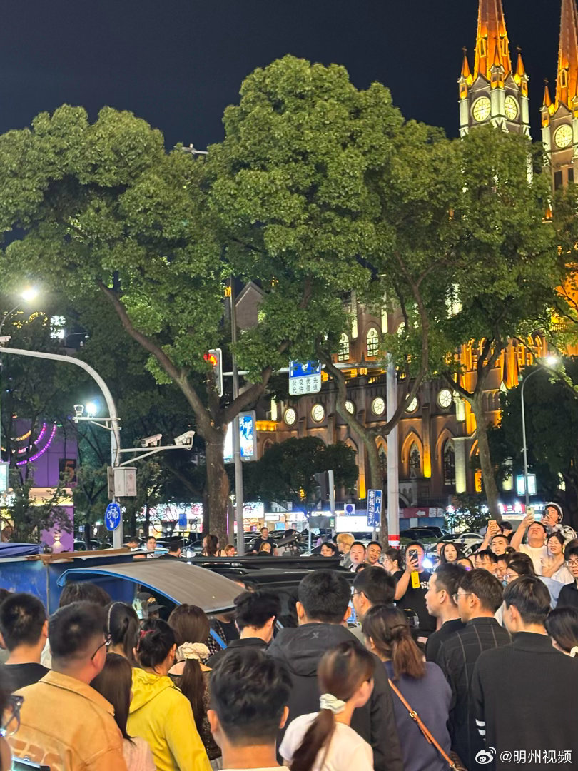 宁波天一广场附近惊现鬼秤 网友爆料：宁波天一附近惊现鬼称，现场被打假，差点变成当