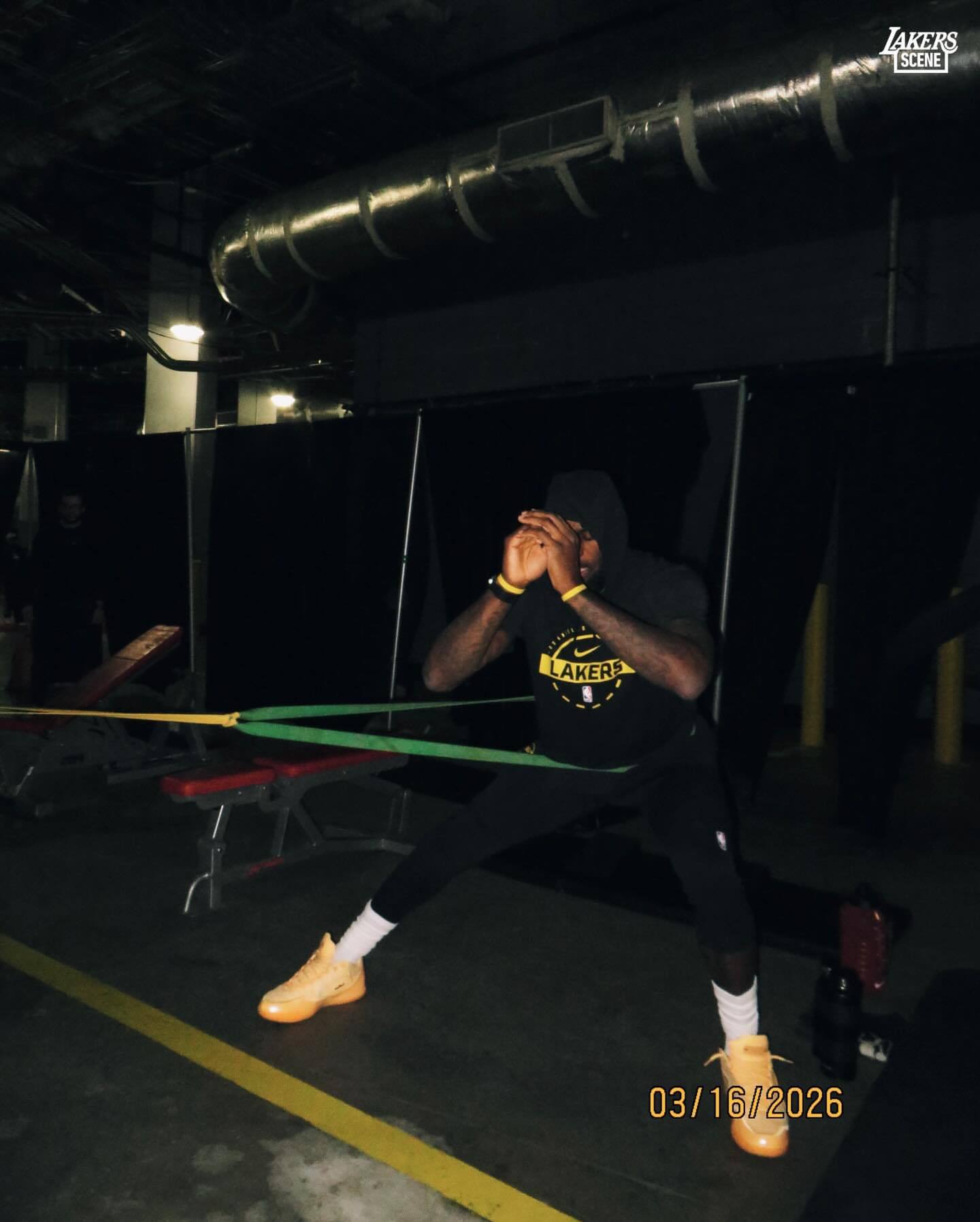 Pre-game on the point & shoot📸湖人战胜火箭洛杉矶