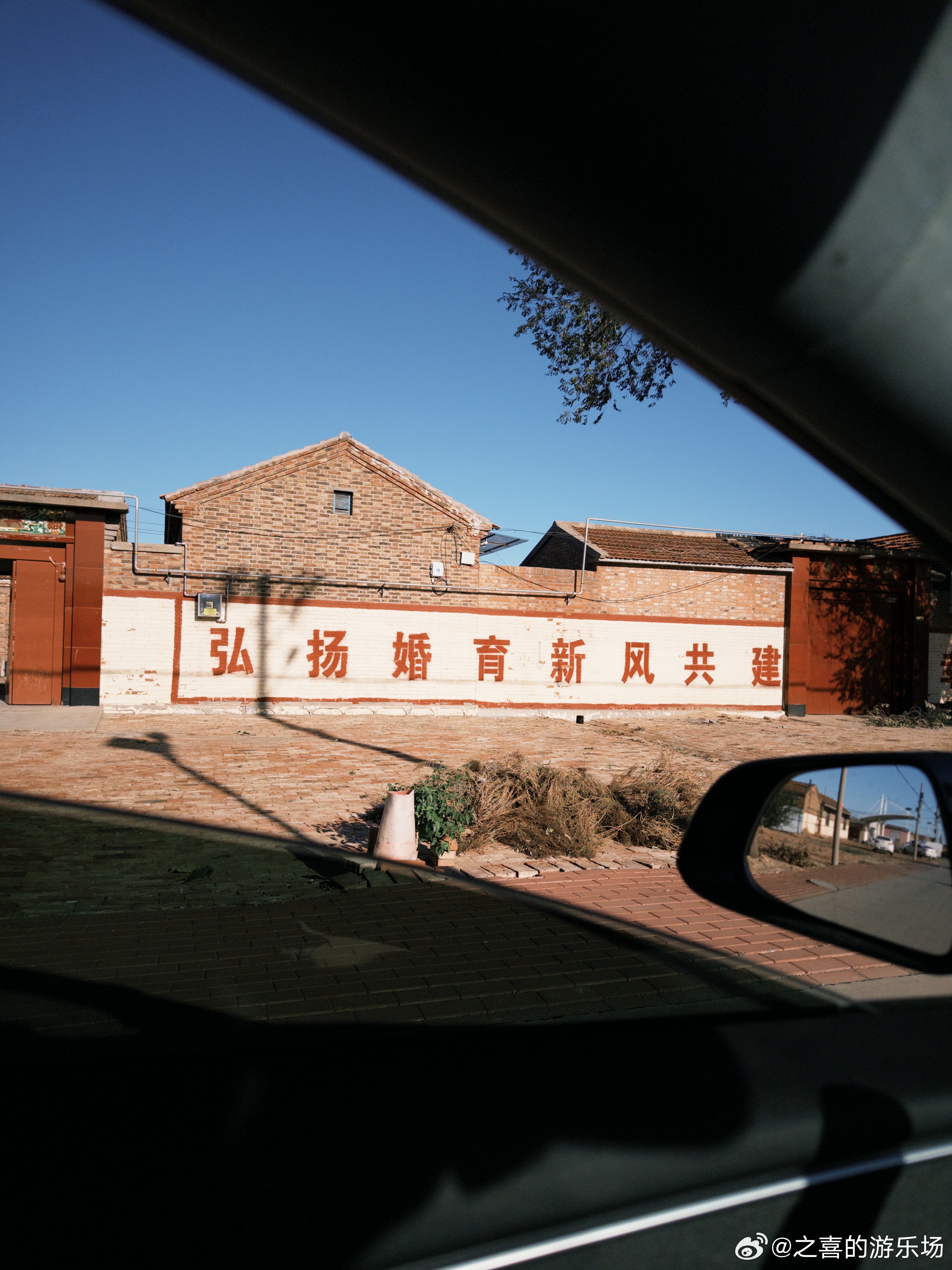 北京出来太堵了。以至于2点才到连云港。不到800km愣是开了10多个小时。[哆啦