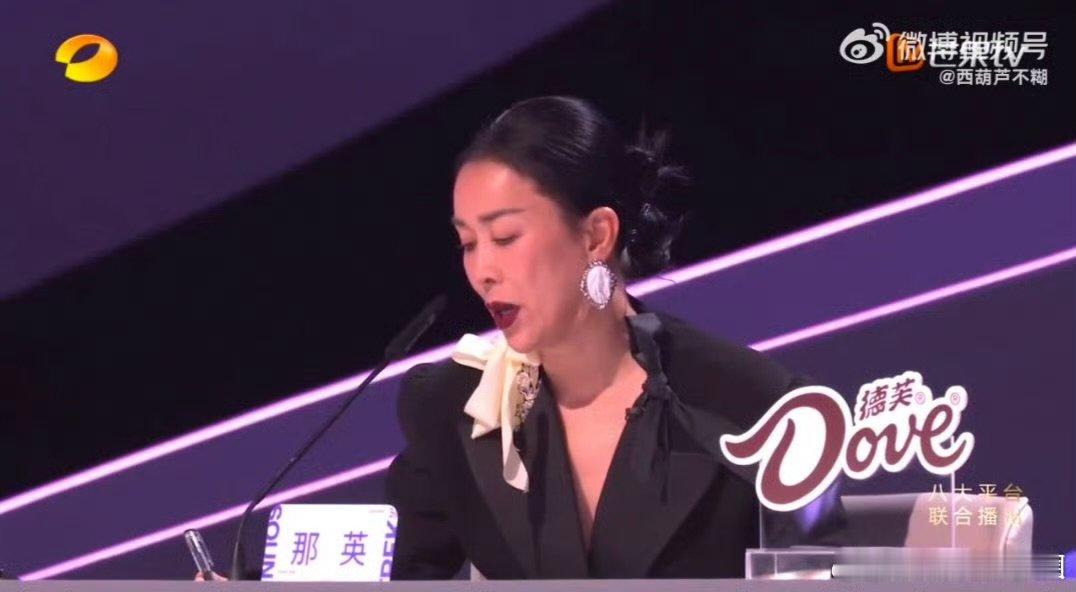 《声鸣远扬》直播神反转！何老师话音刚落“本次比赛结束”，那姐花花火速冲去谈名额，