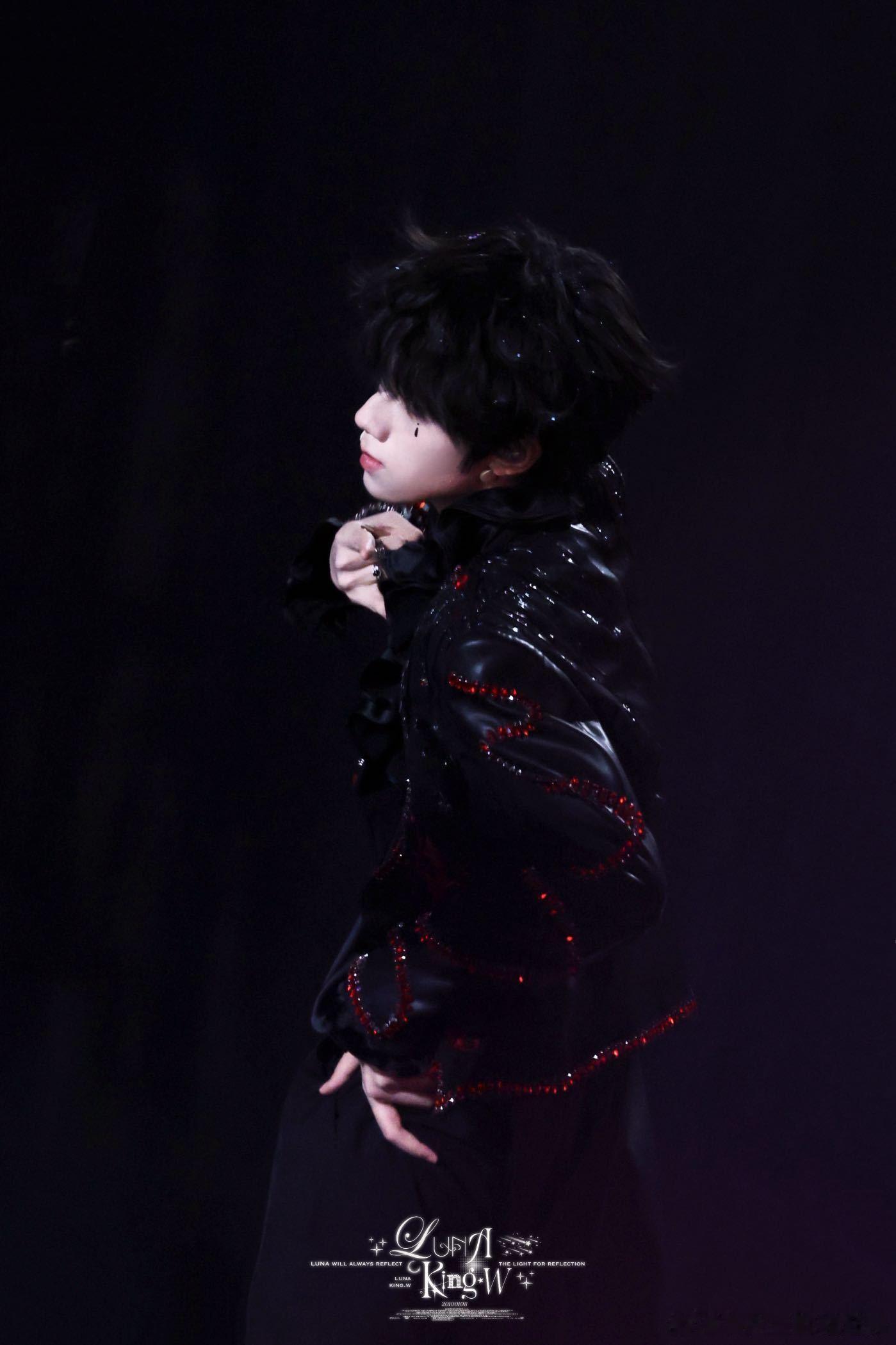 王橹杰MVP结算画面咱就是说王橹杰这段舞台直接锁死，唱着《野心家》一步步走到表演