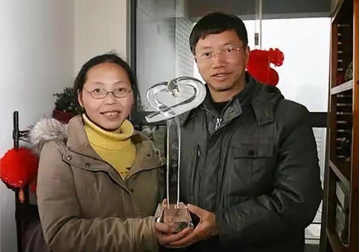 女老师被丈夫骗到海拔4000米高原，他说“想留一年”，结果她陪着待了整整17年