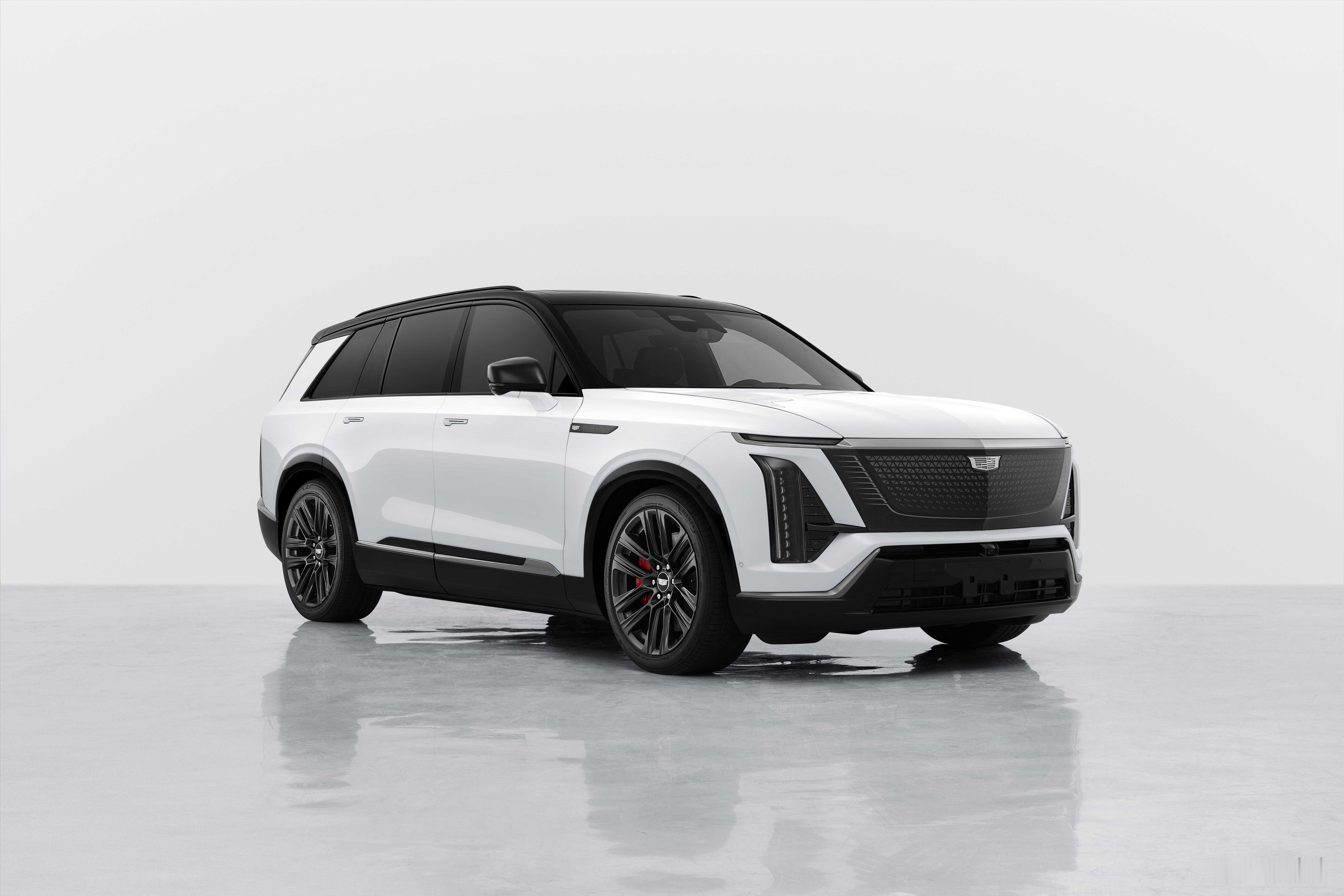 凯迪拉克旗下纯电全尺寸大六座SUV-VISTIQ出现在工信部最新一批新车公告。