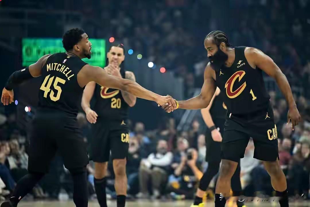 骑士的七连胜，终被雷霆拦在了路上！这场球，首发对位看得人揪心。几乎每个位置，骑士