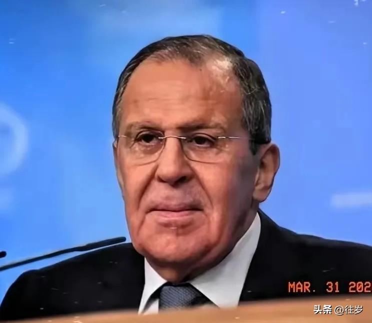 俄罗斯外长拉夫罗夫31号在俄一场会议上当着所有人的面说了一句震惊世界的话。他说：
