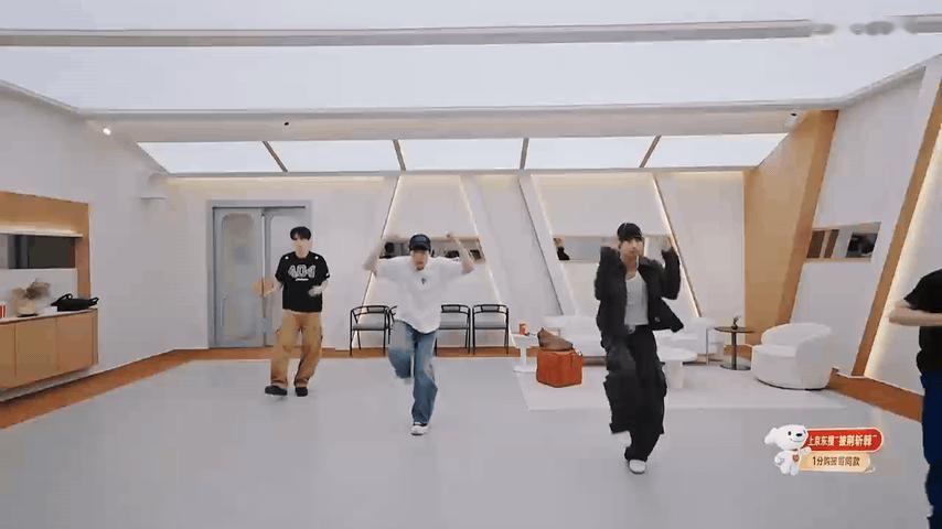 张彬彬练舞拉伤缺席能力者秀张彬彬回应退出trap舞台披荆斩棘四公 练舞拉伤没法上