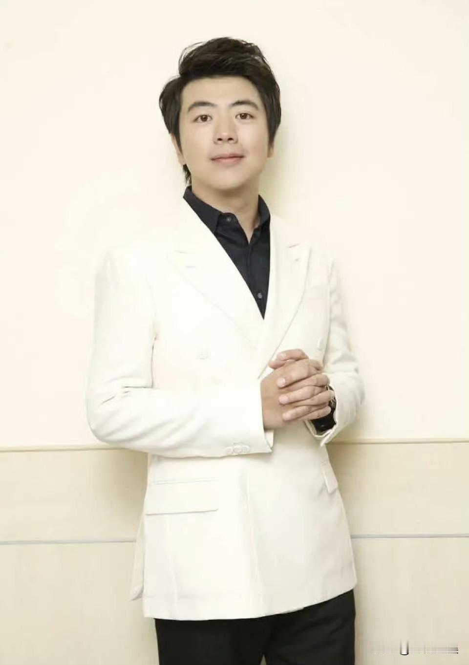 【郎朗人民日报撰文谈奥运情缘 】
2月14日，郎朗在《人民日报》撰文《黑白键上流