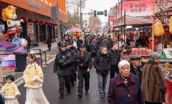 台州警民接力暖心救援两起意外化险为夷黄岩警民暖心救两起意外！爬山者送医+老人扶医