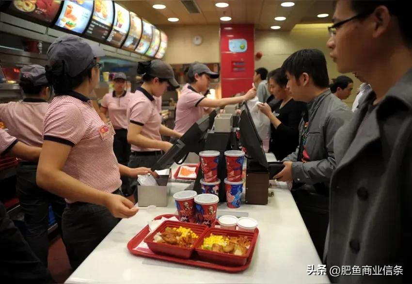 肯德基涨价2%是一个物价上涨的信号，虽然说是平均2%，实际上常吃的产品涨价了5%