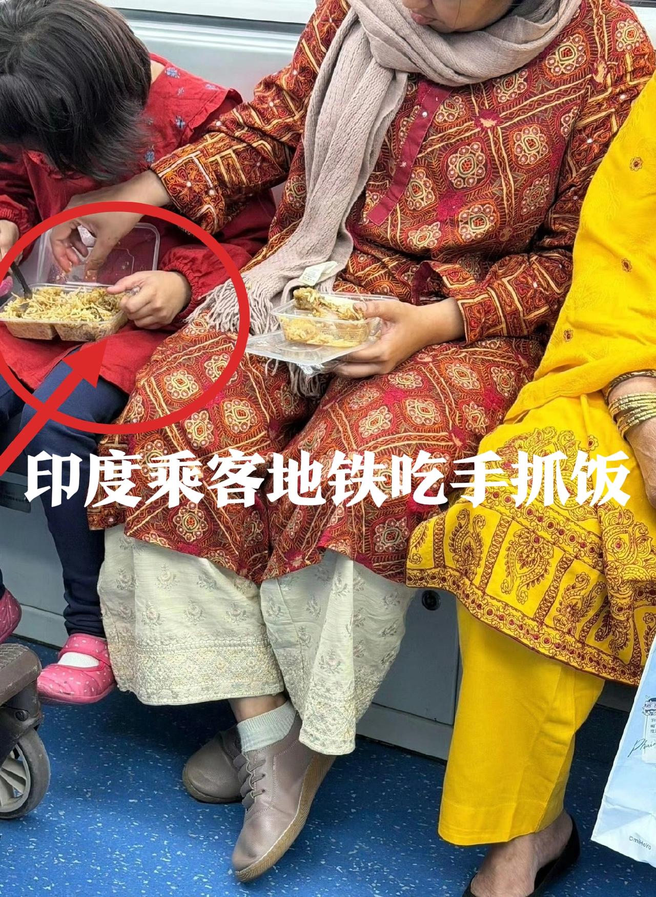 这些印度乘客，为啥能在地铁吃饭[笑哭]？一位网友发文爆料，说在深圳地铁的三号线，