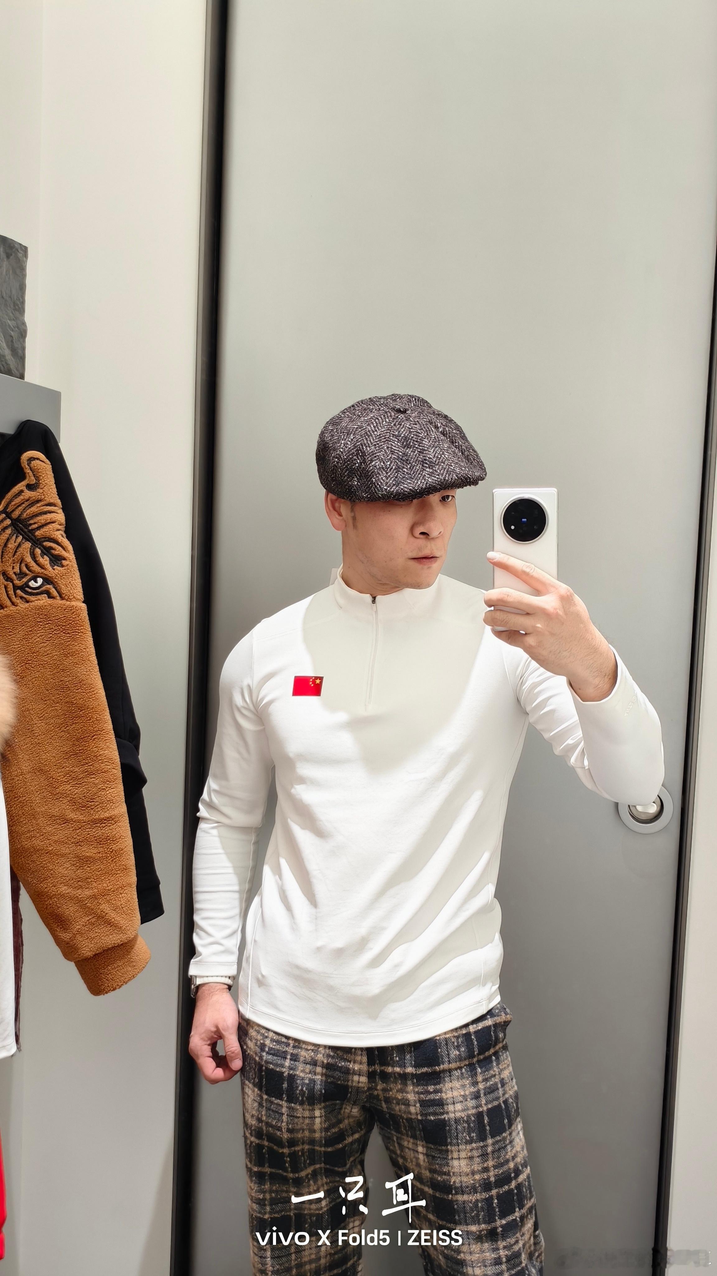 快过年了，给自己添点红。国旗款，就是好看。 