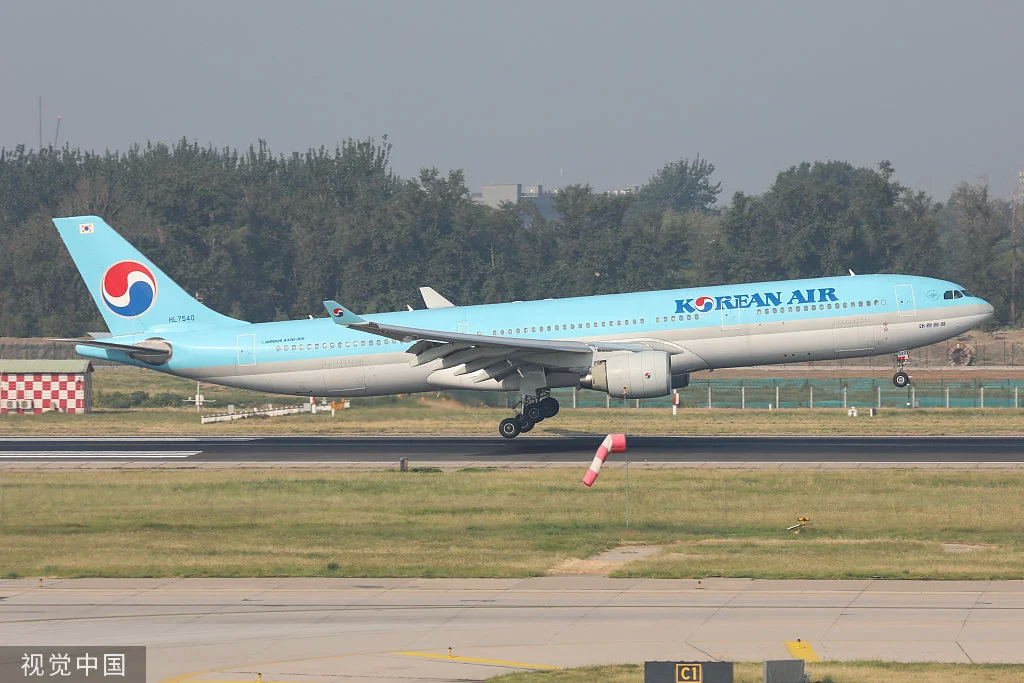 【#韩国一些航空公司暂停部分飞中国航班#，韩媒：对中韩关系来说是坏消息】彭博社2