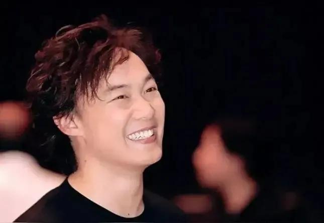 2025年5月3日，陈奕迅日本横滨演唱会炸锅了！在演出中，一首歌曲的MV画面竟出