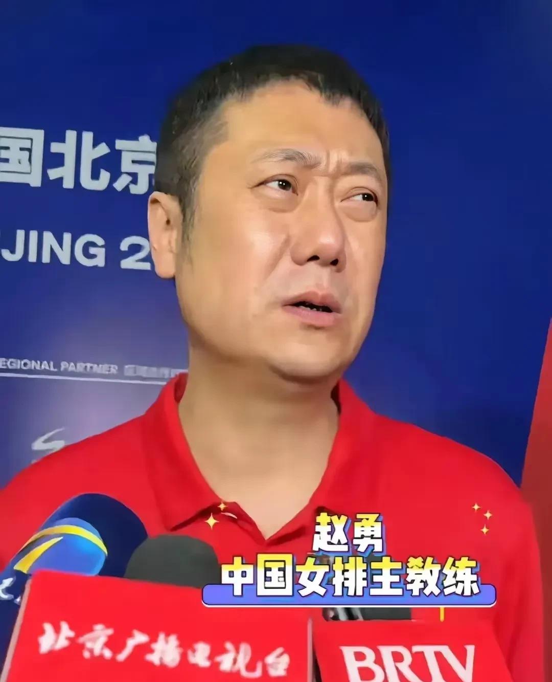 新一届中国女排或许正在经历一场变革，队员越来越年轻化，球队俨然成为了一个更加团结