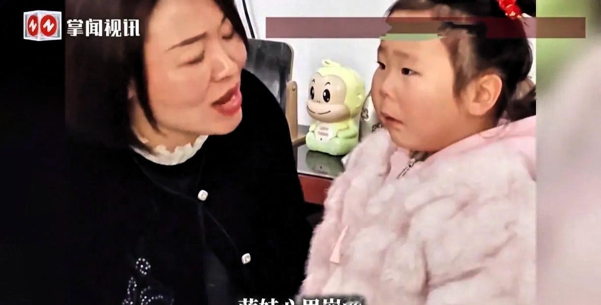 笑翻全网！河南萌娃拜年偶遇班主任，真实童真惹人爱，让不少网友心生共鸣。
 
小朋