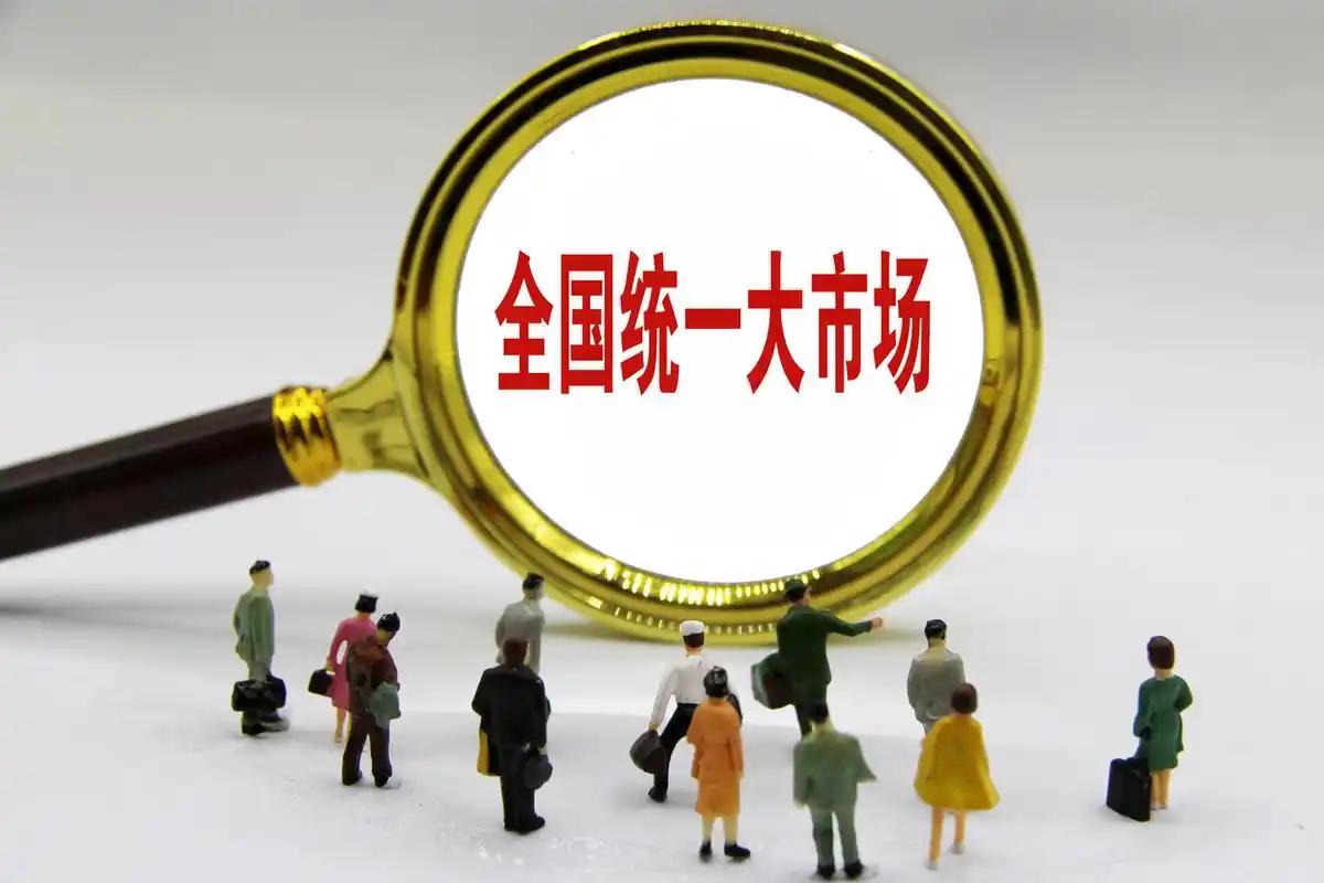 日本这次真有点撞上硬茬了。

一边是赴日签证费大幅上调，一边是中国针对40家日本